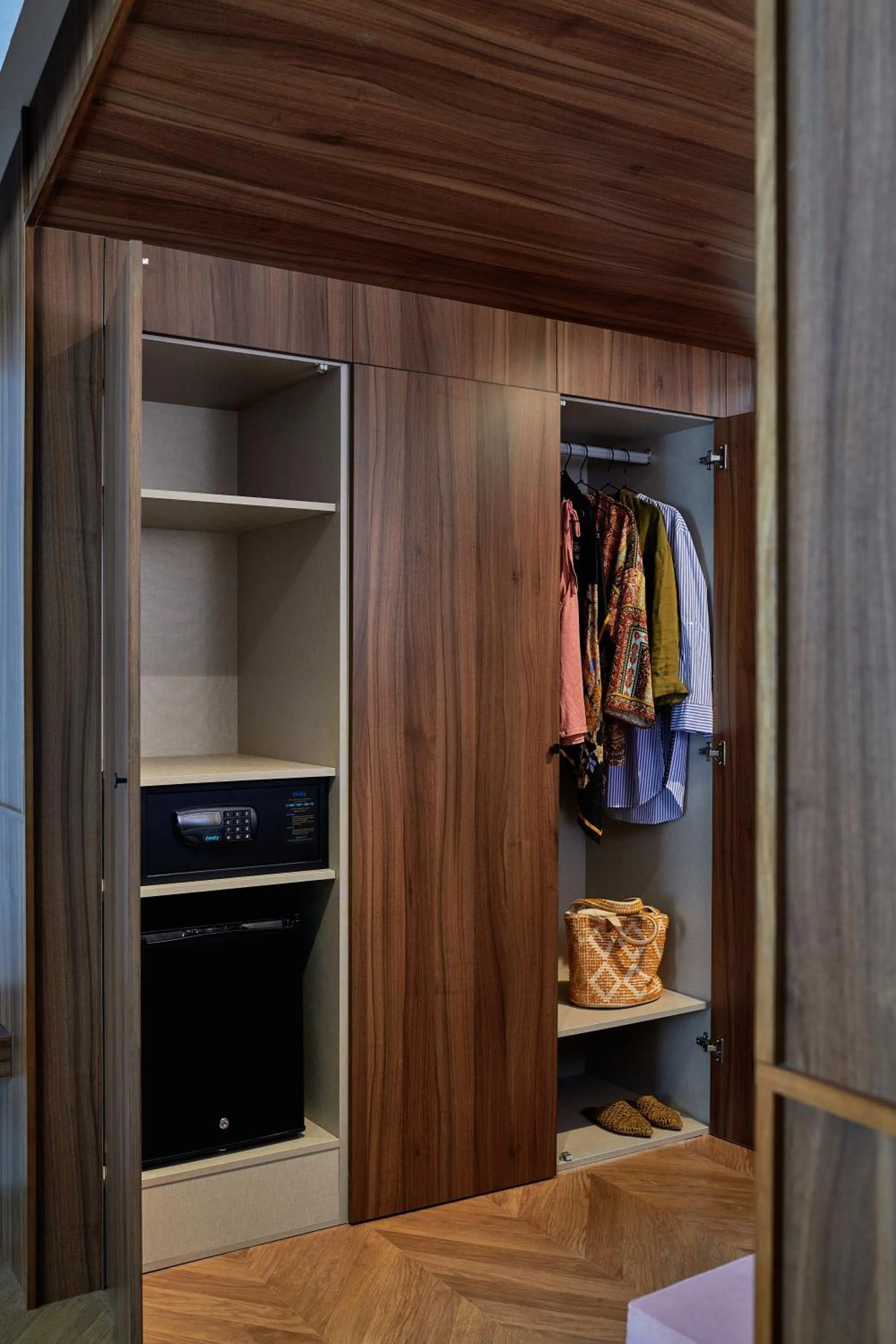 Photo of the whole room in Room Mate Collection Helen Berger