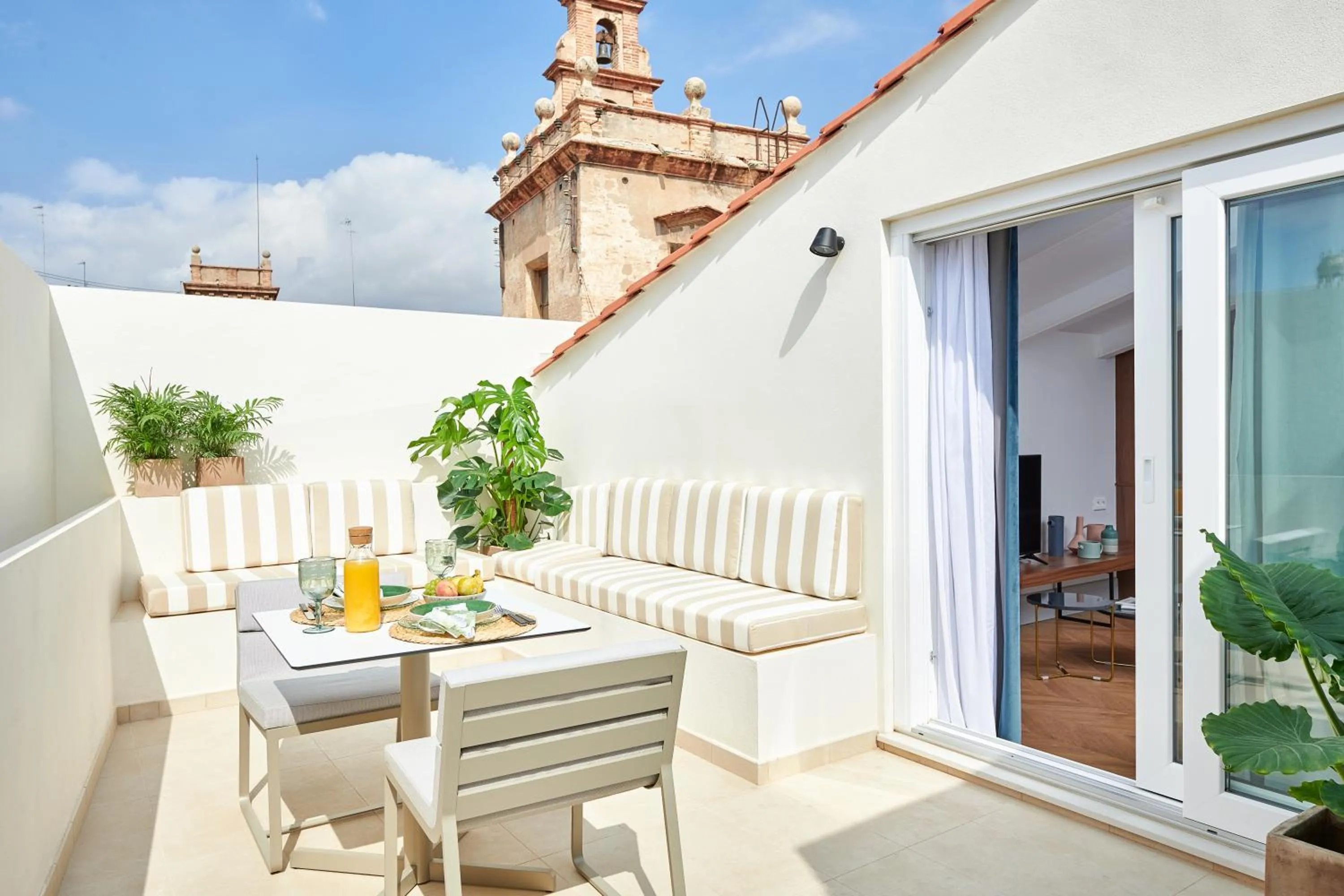 Balcony/Terrace in Room Mate Collection Helen Berger