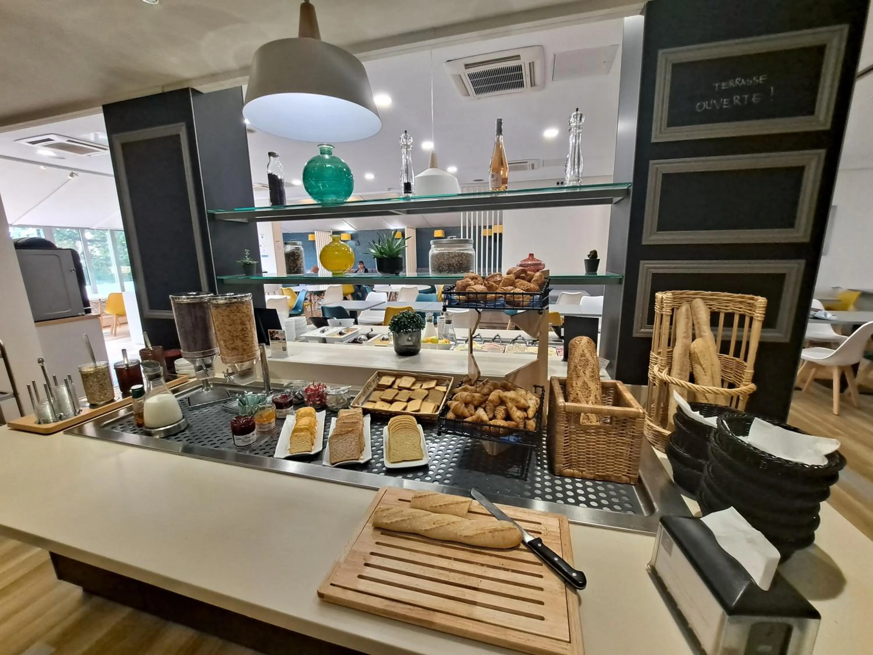 Breakfast in Comfort Hotel Paris Porte d'Ivry