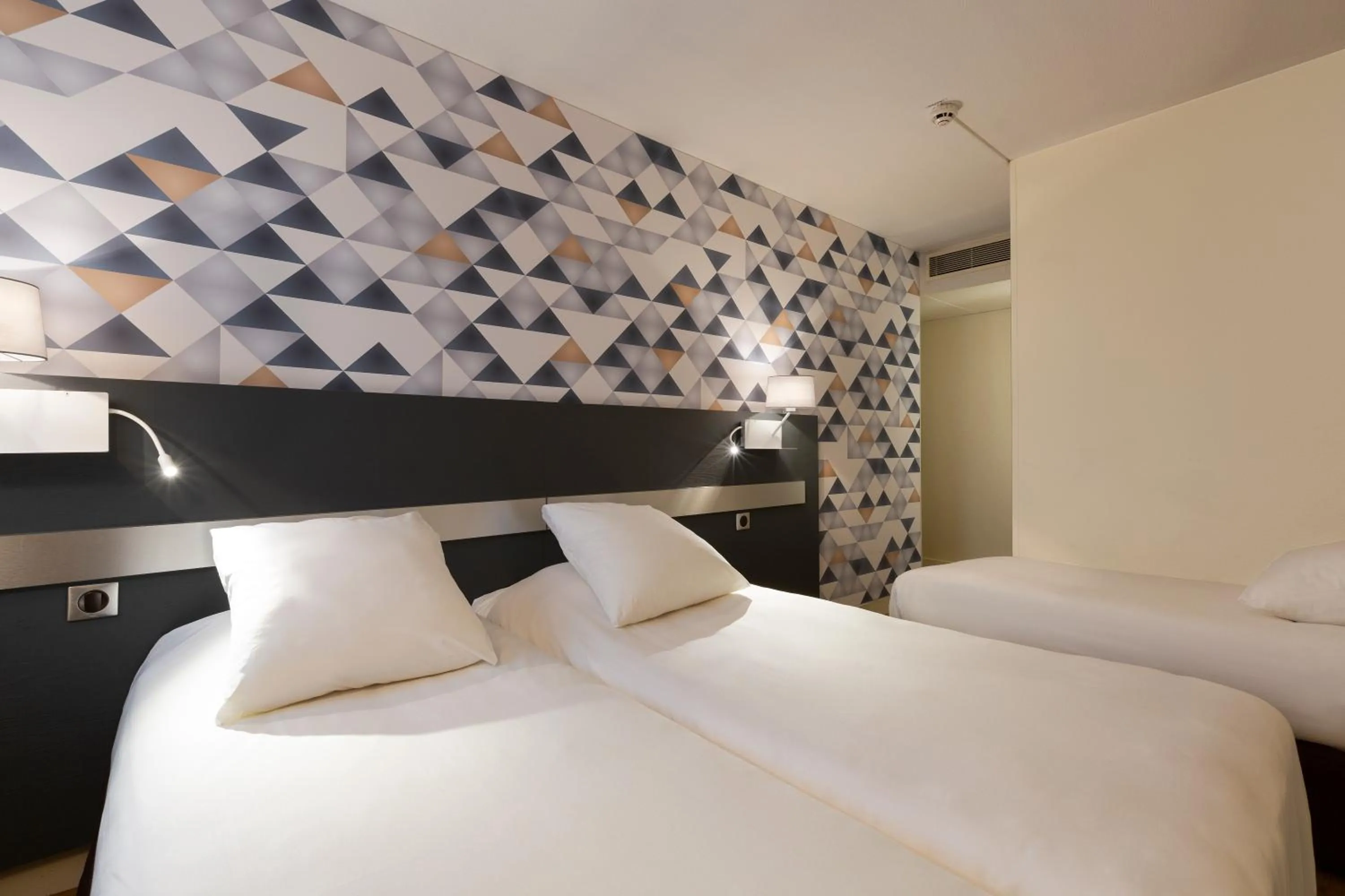 Photo of the whole room, Bed in Comfort Hotel Paris Porte d'Ivry