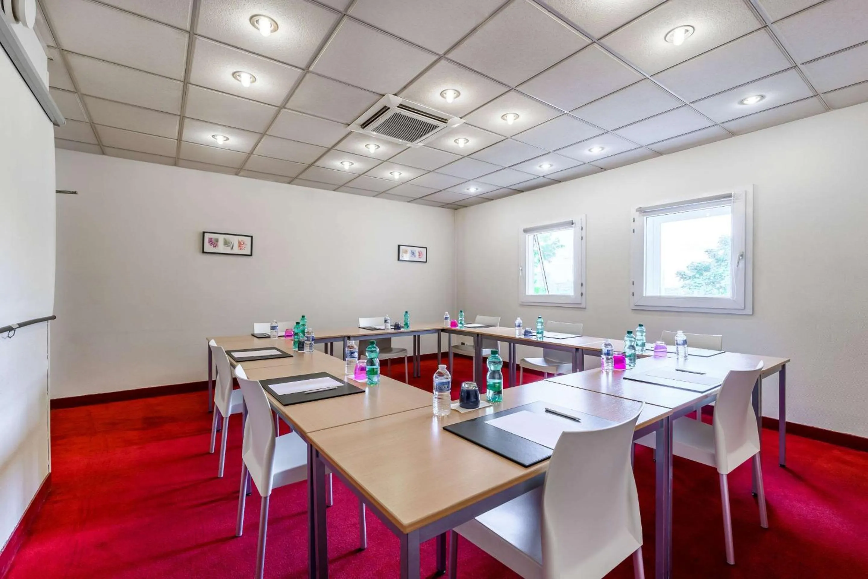 Meeting/conference room in Comfort Hotel Paris Porte d'Ivry