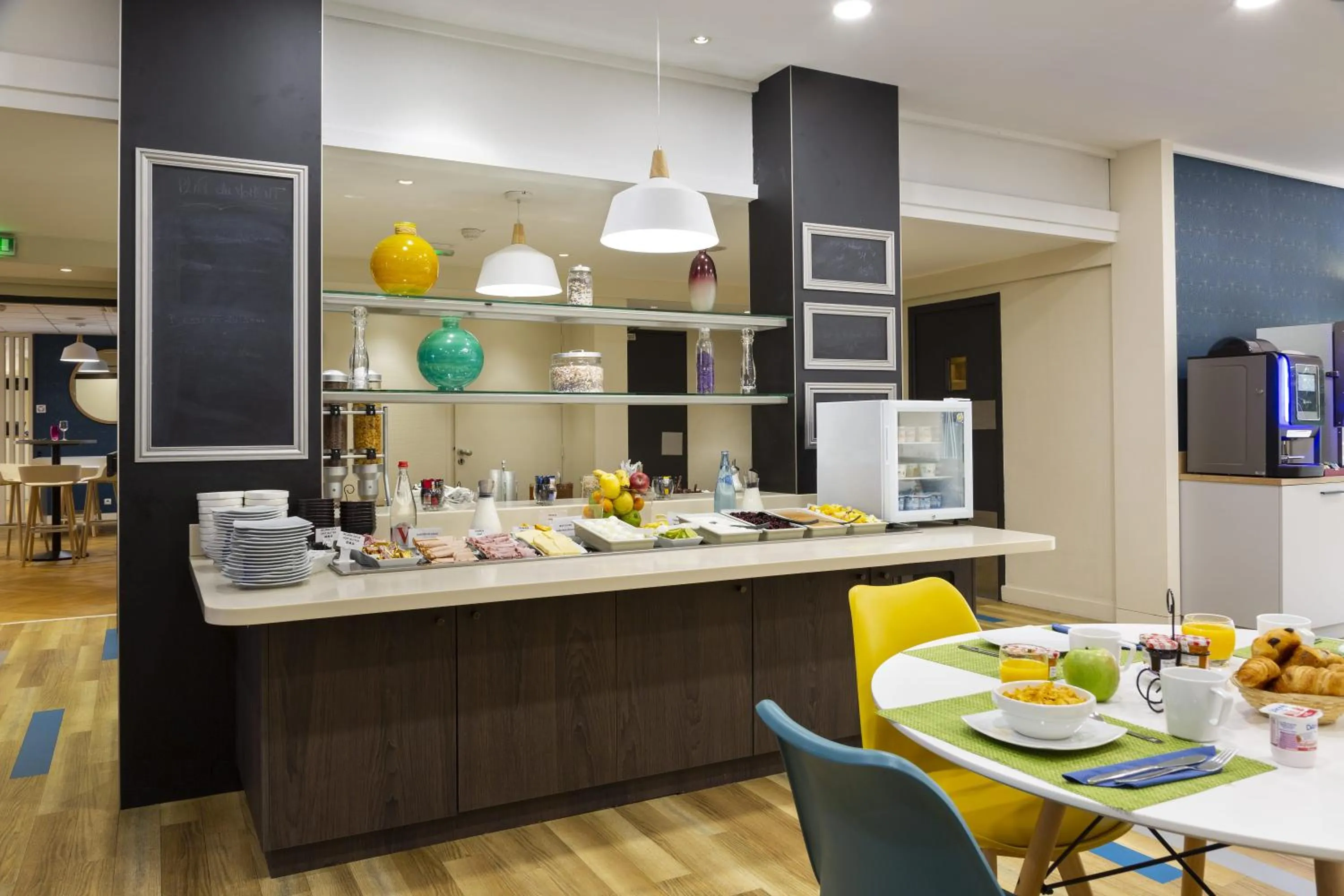 Buffet breakfast in Comfort Hotel Paris Porte d'Ivry