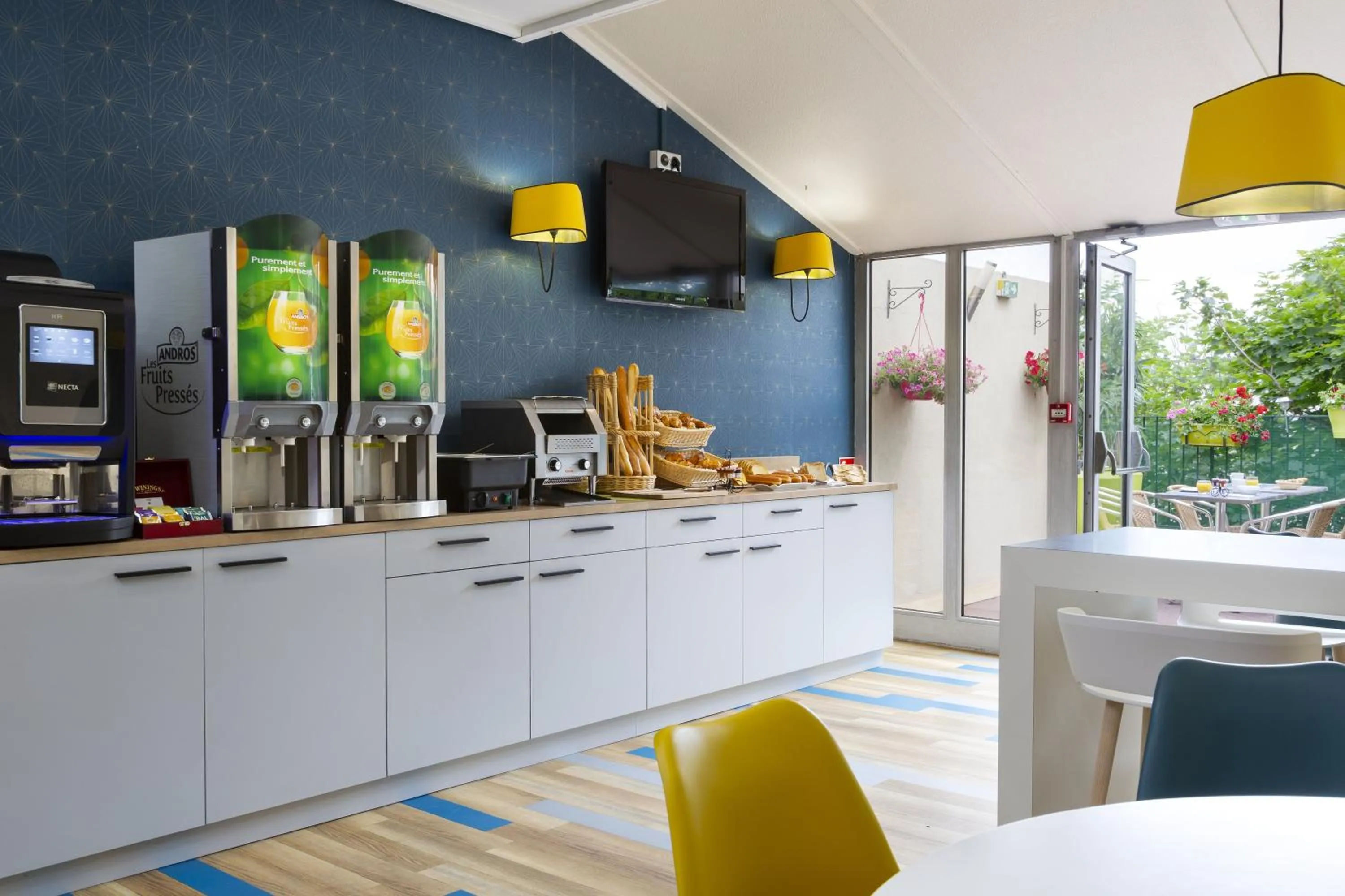 Breakfast in Comfort Hotel Paris Porte d'Ivry