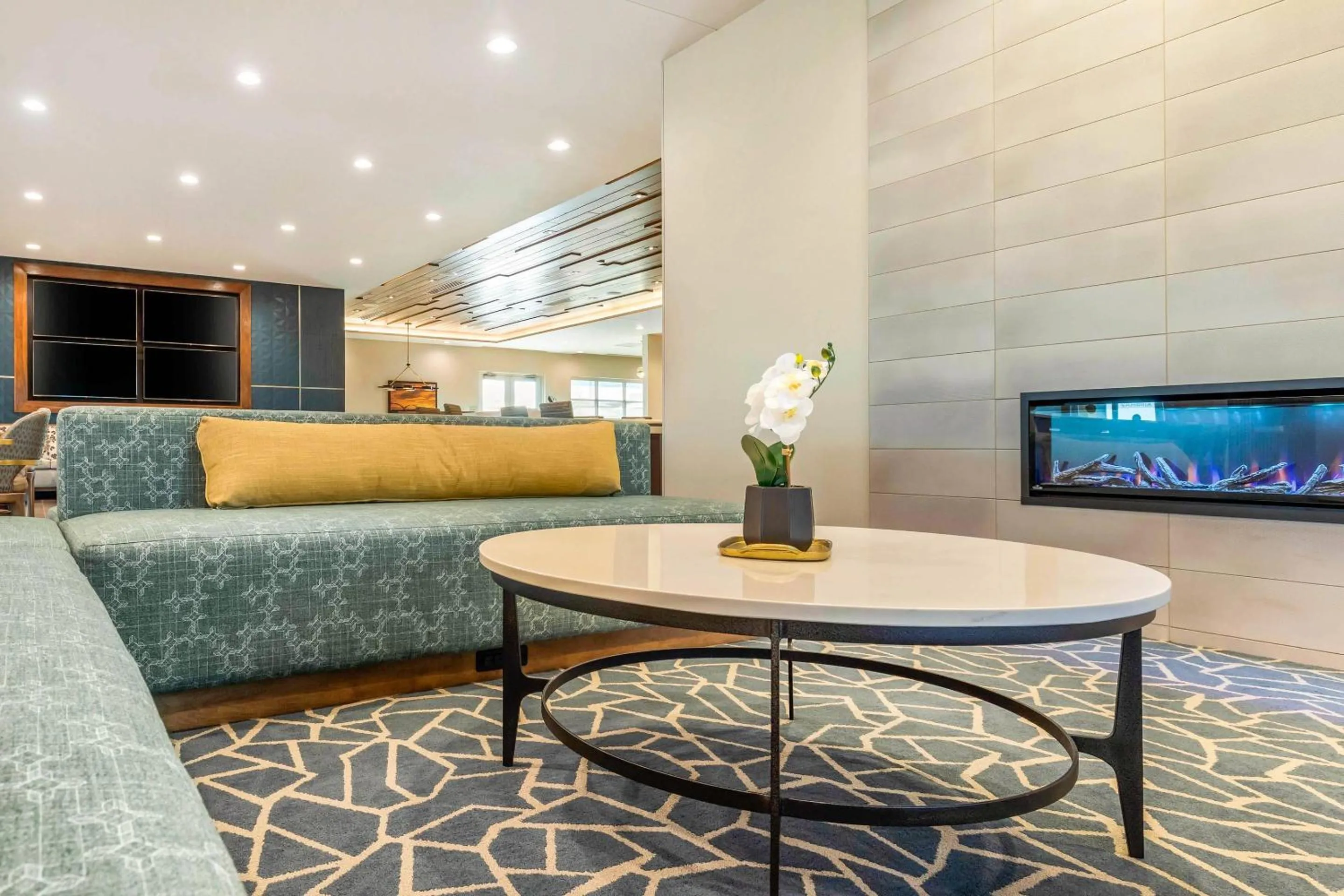 Lobby or reception in Cambria Hotel Davenport Quad Cities