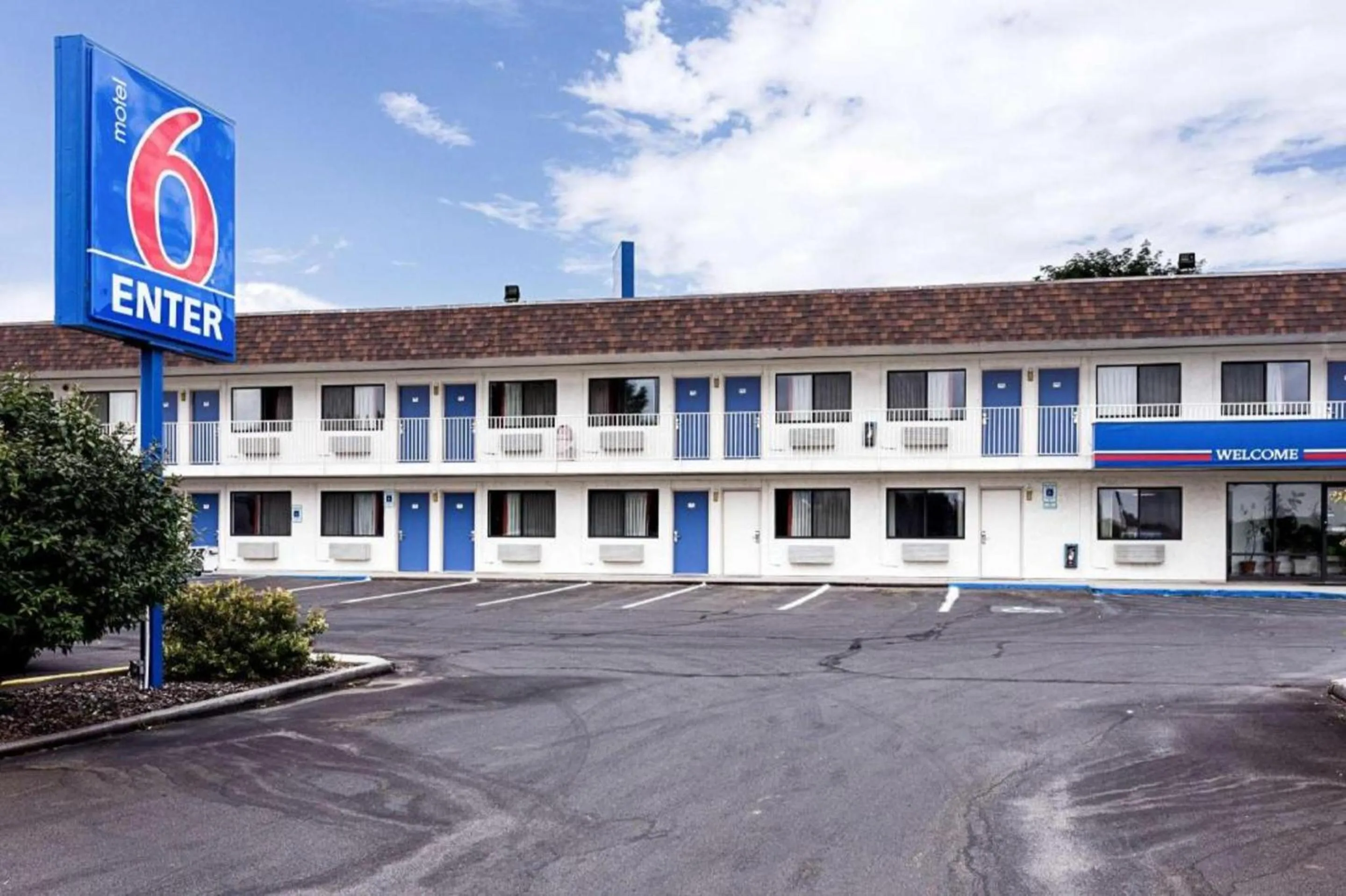 Property building in Motel 6 Ontario, OR