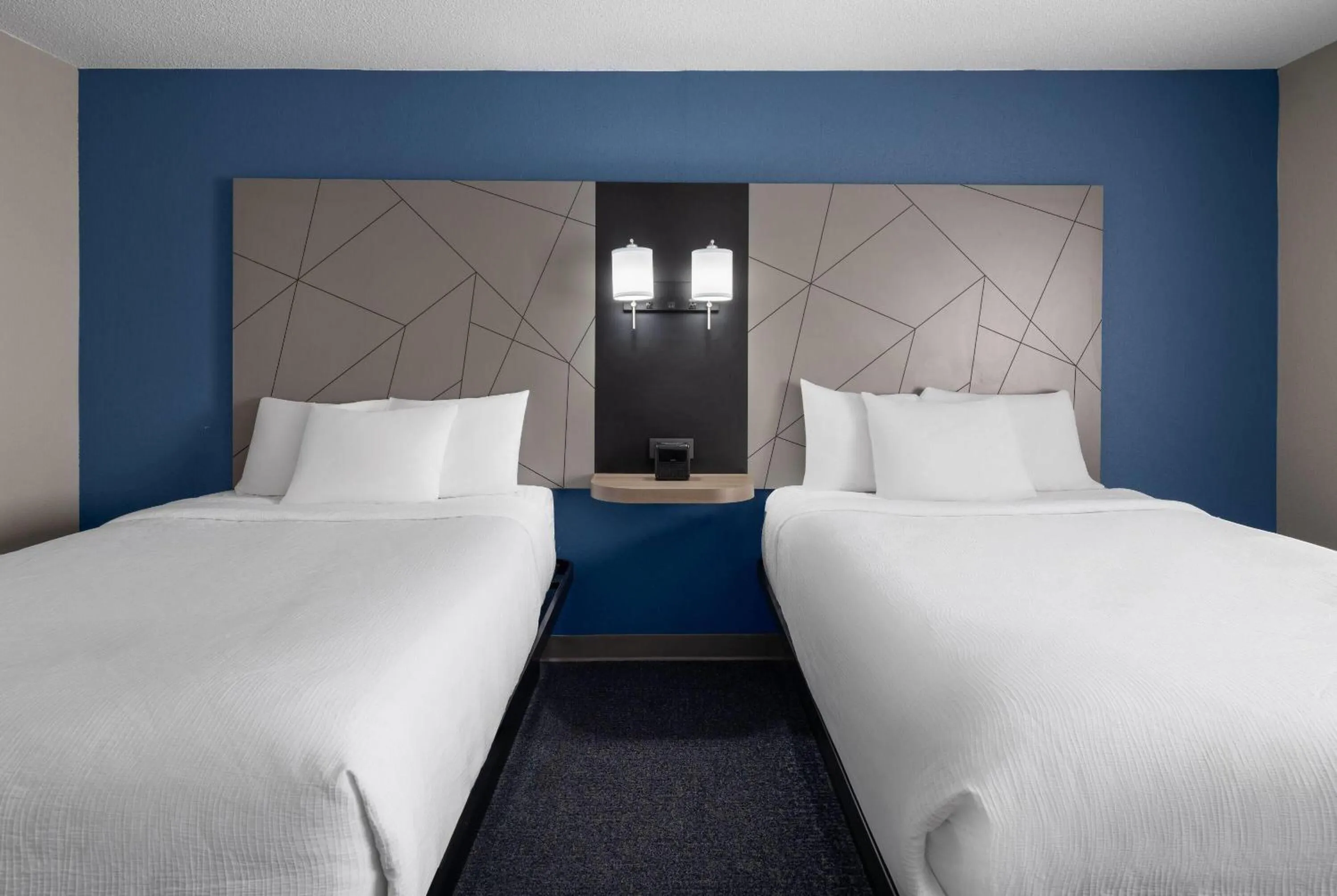 Photo of the whole room, Bed in Baymont by Wyndham Davenport