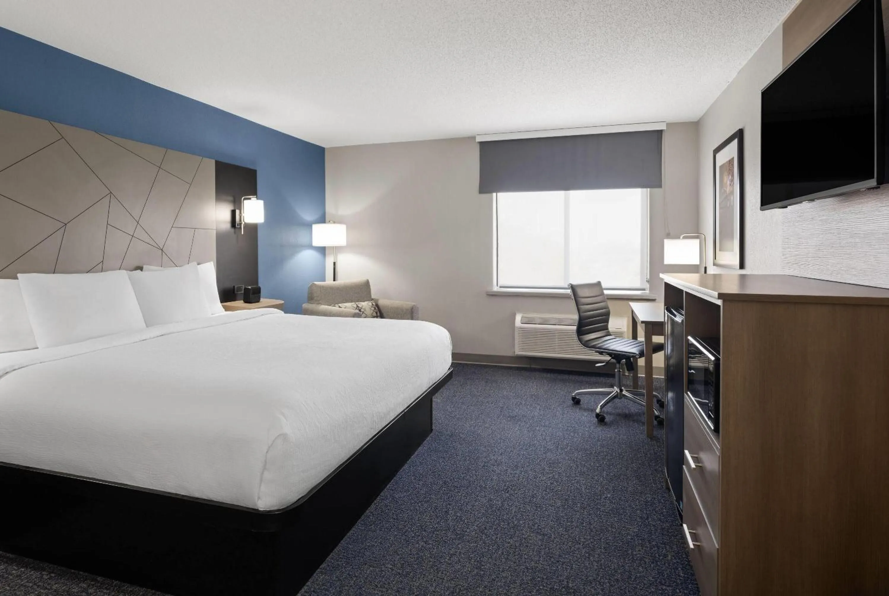 Photo of the whole room, Bed in Baymont by Wyndham Davenport