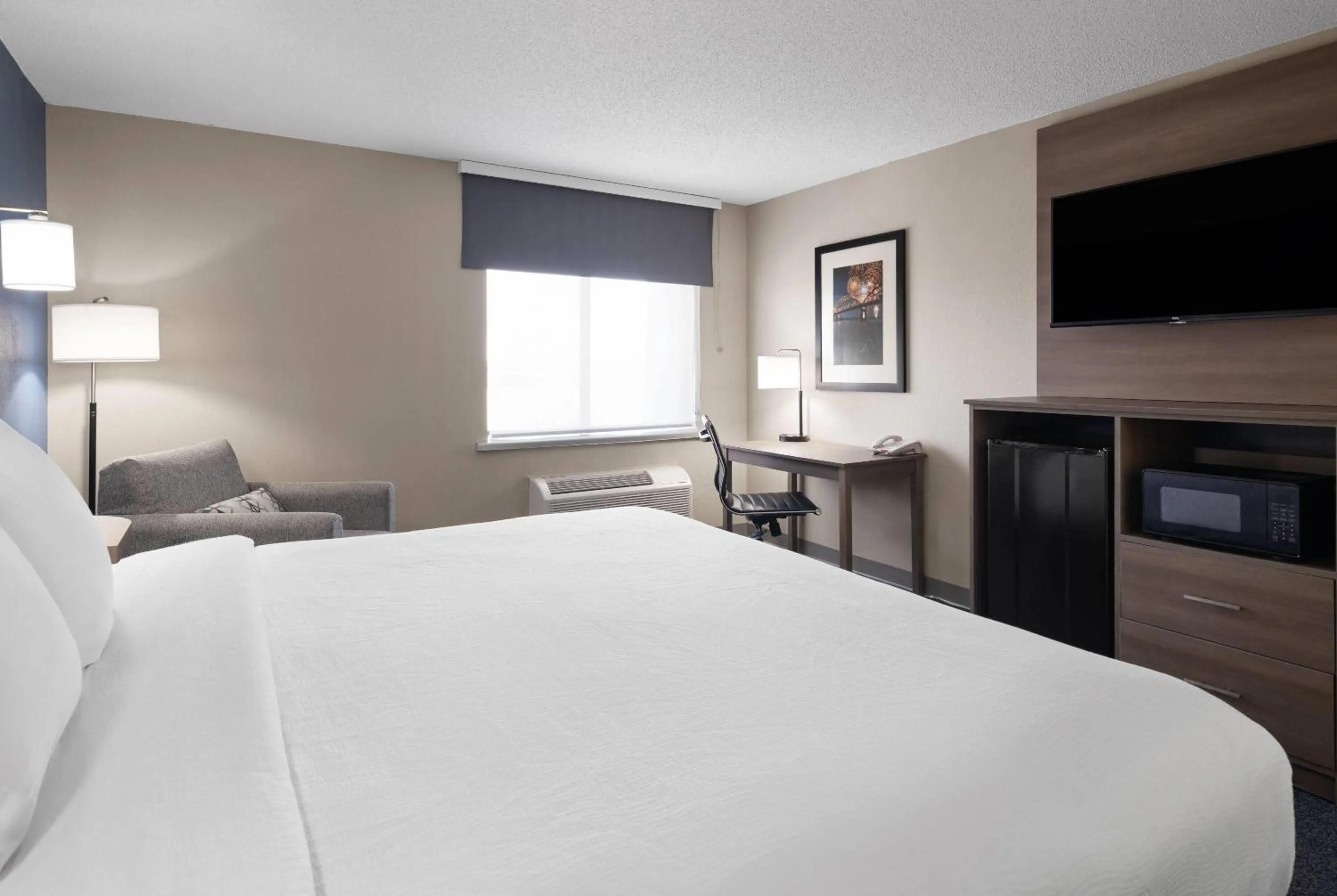 Photo of the whole room, Bed in Baymont by Wyndham Davenport