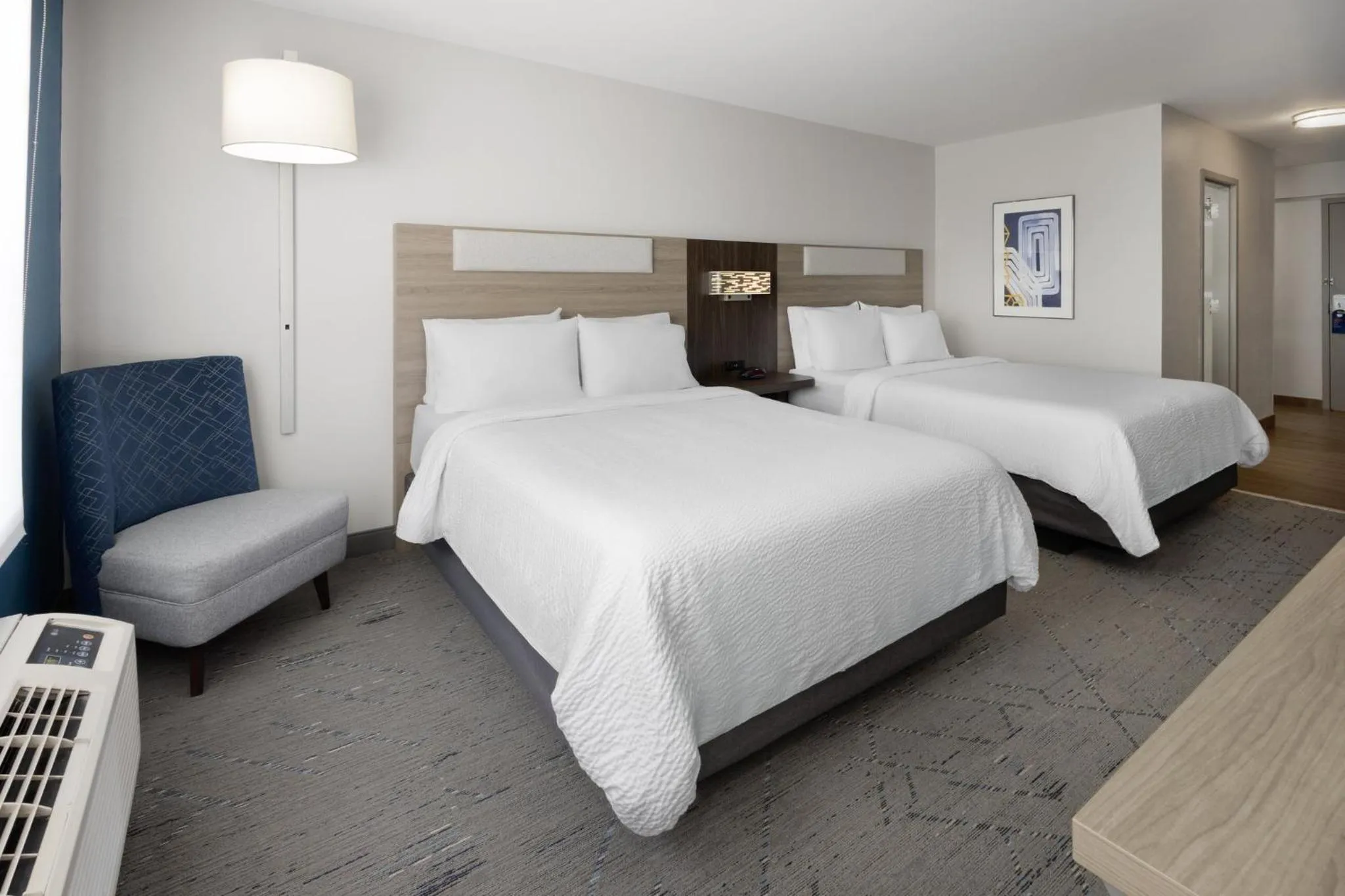Photo of the whole room, Bed in Holiday Inn Express & Suites Wyomissing by IHG