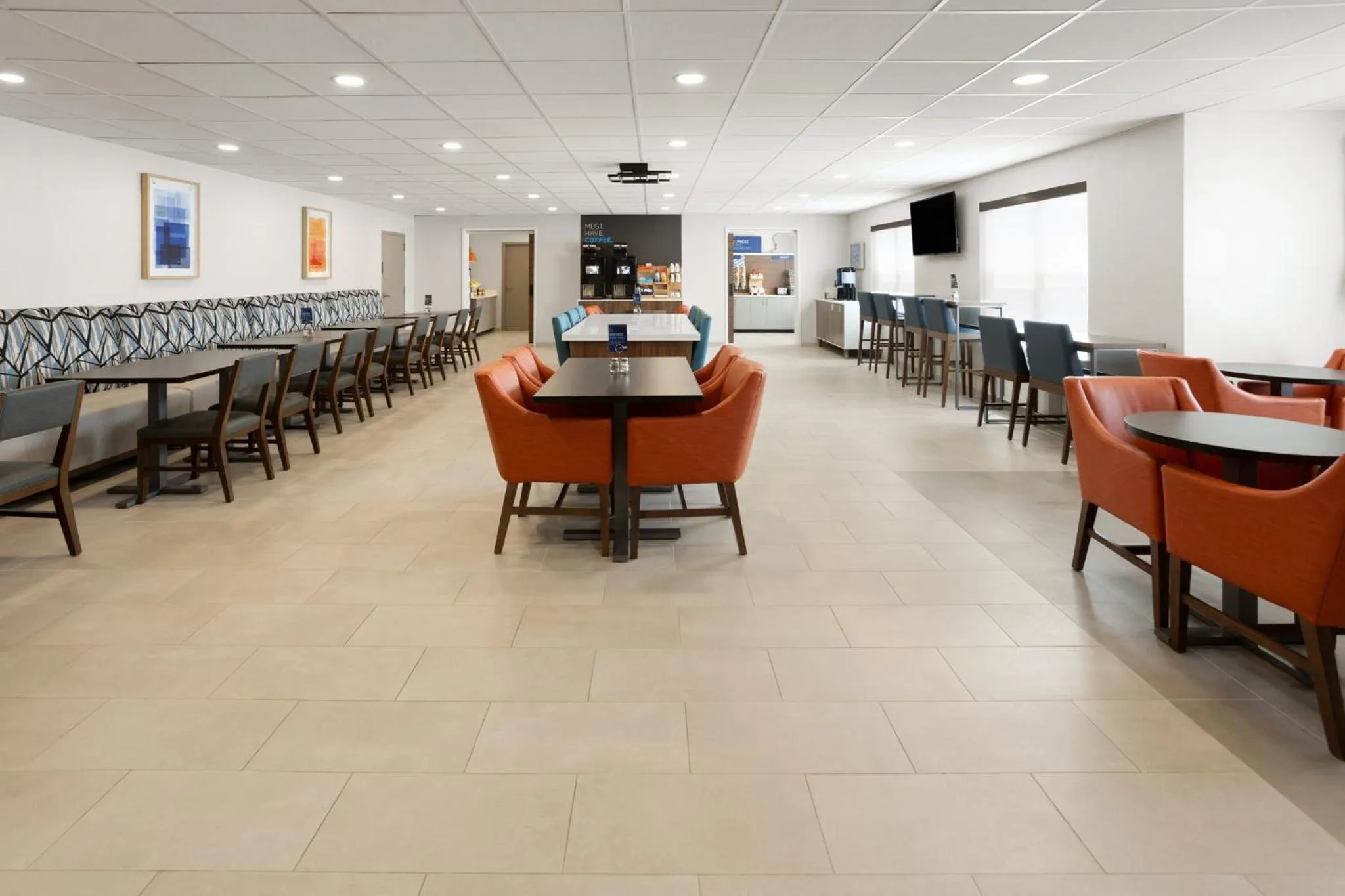 Breakfast in Holiday Inn Express & Suites Wyomissing by IHG