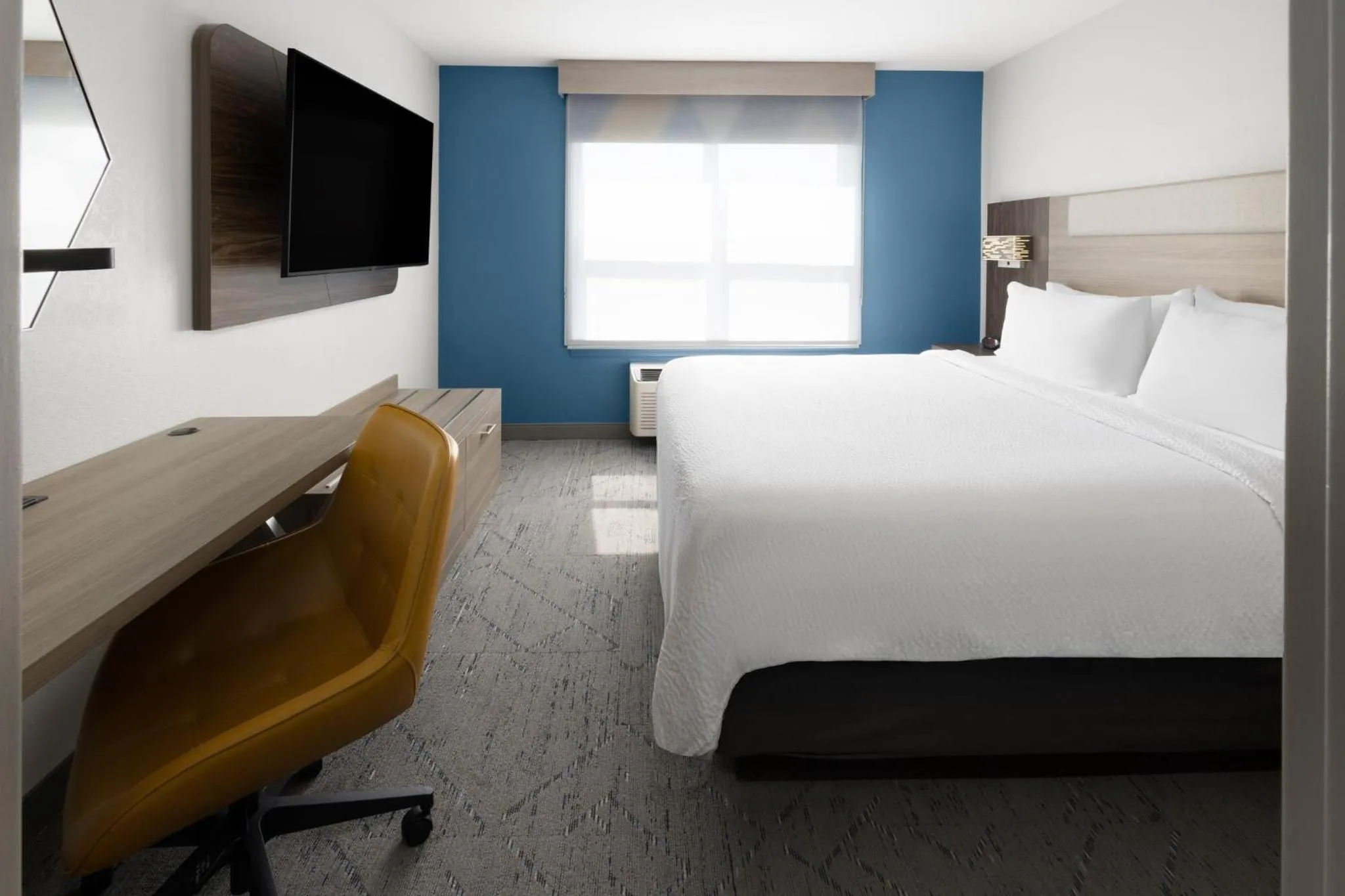 Photo of the whole room, Bed in Holiday Inn Express & Suites Wyomissing by IHG