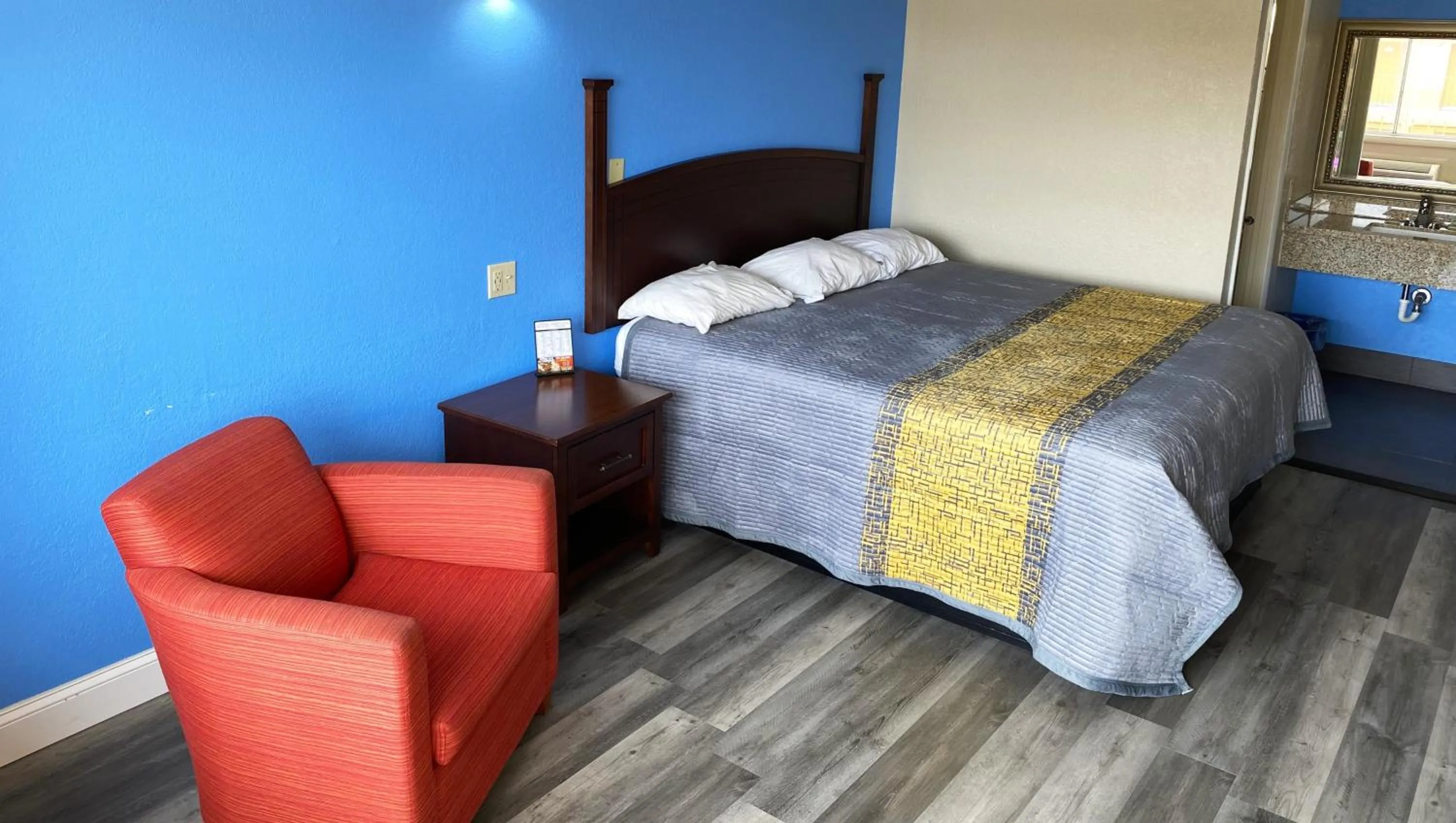 Bedroom, Bed in Express Inn Newport News