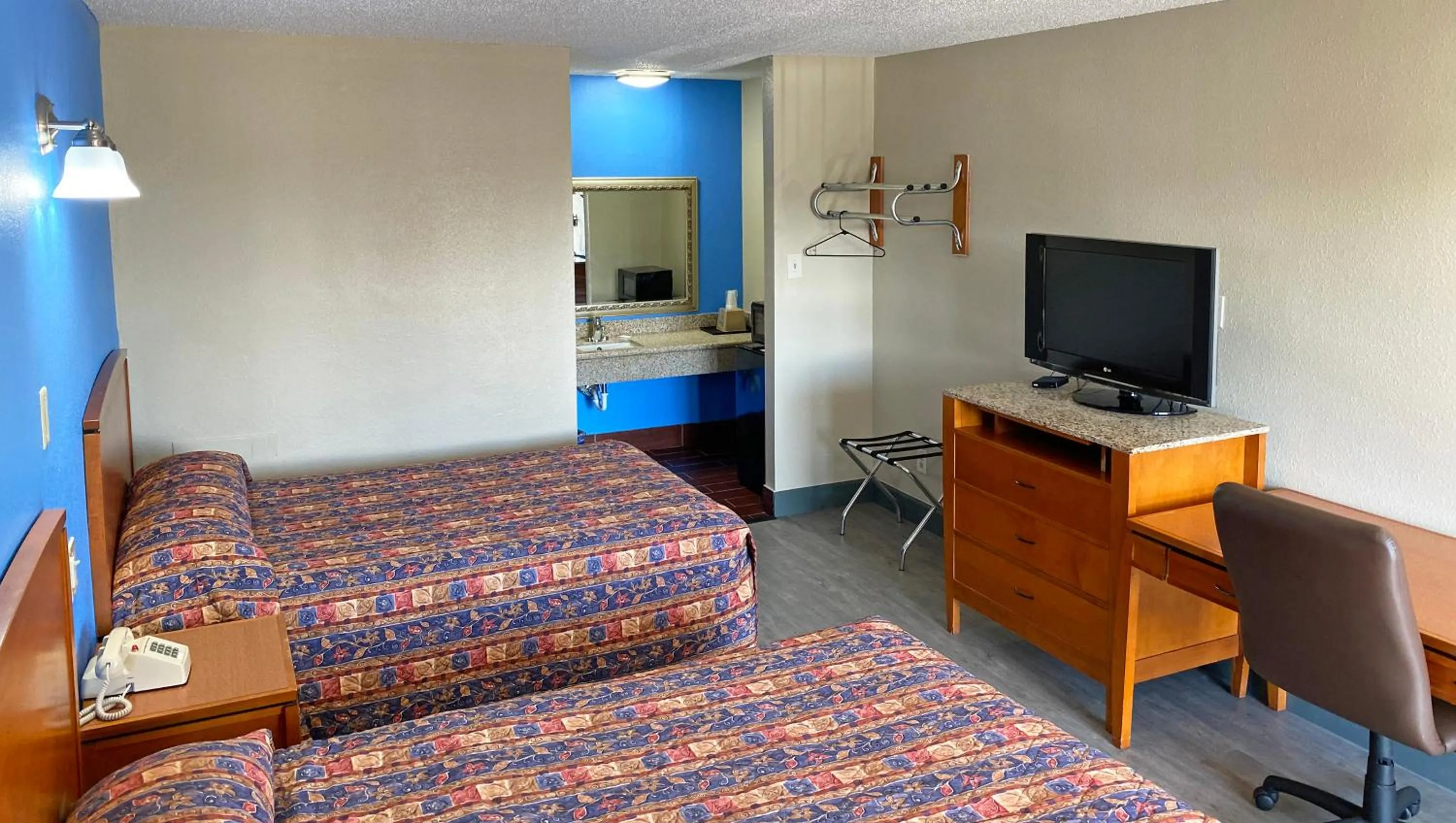 Bedroom, Bed in Express Inn Newport News