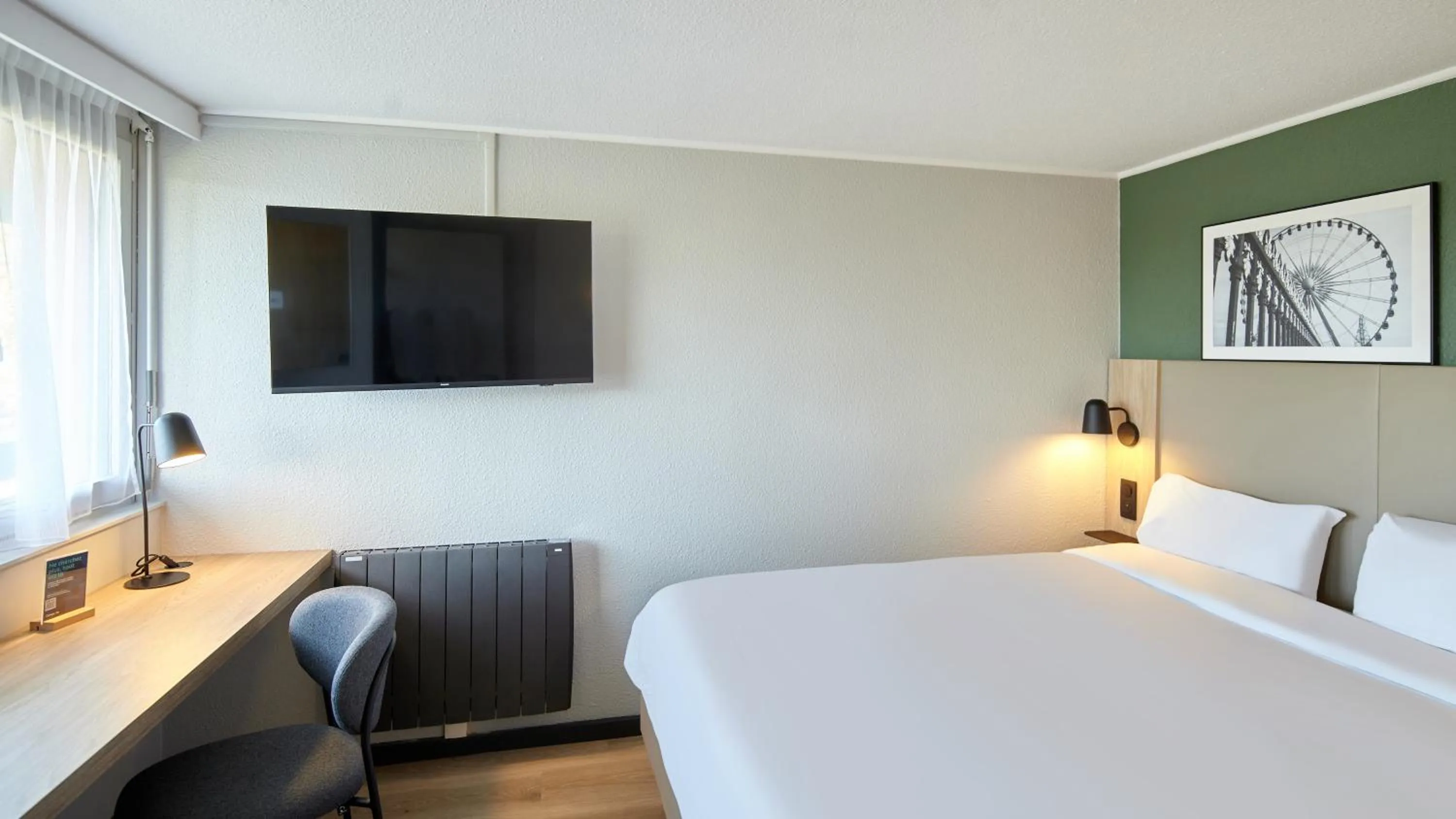 Bedroom, Bed in Campanile NATURE - Cergy Pontoise