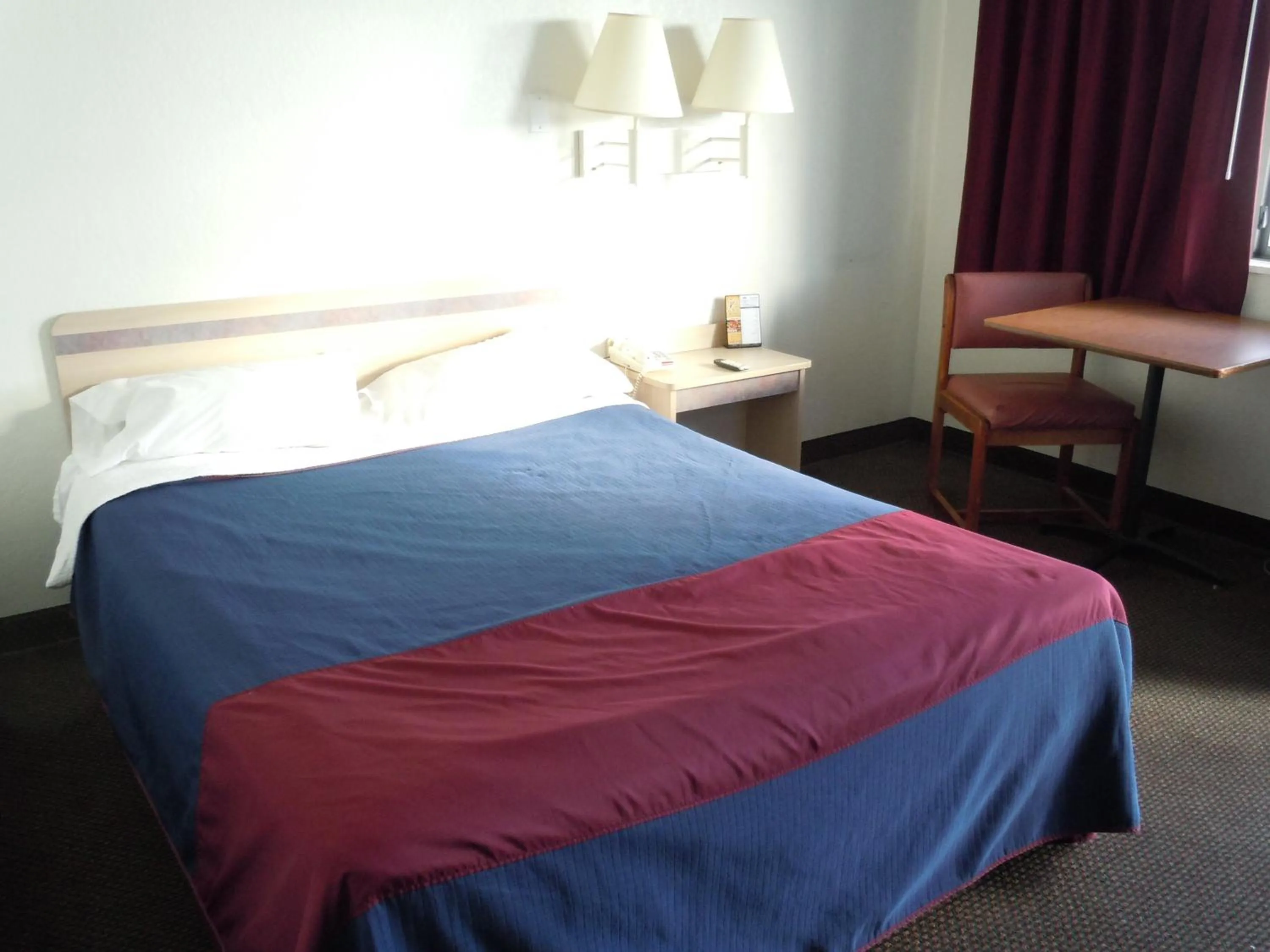 Photo of the whole room, Bed in Travelodge by Wyndham Grand Rapids North