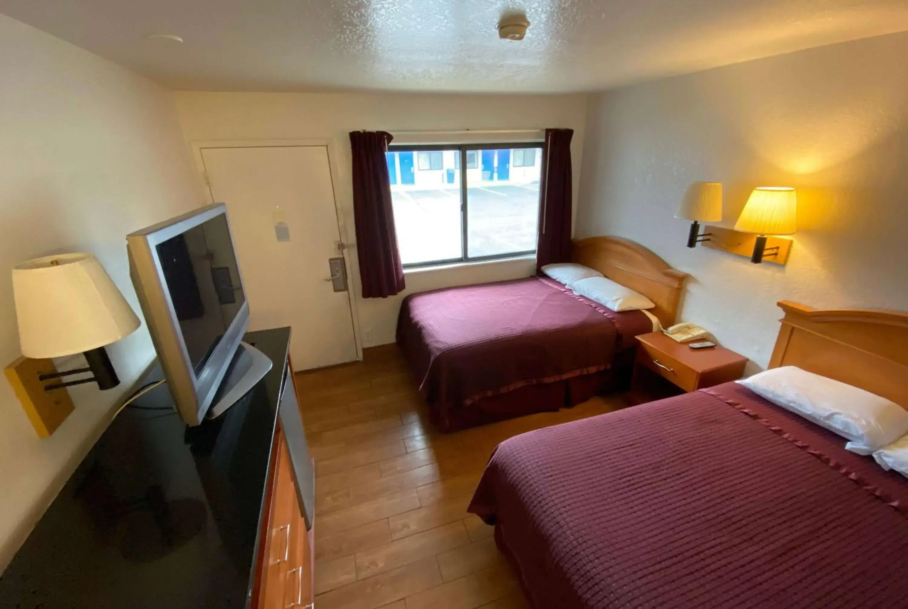 Double Room with Two Double Beds - Non-Smoking in Travelodge by Wyndham Grand Rapids North Double Room with Two Double Beds - Non-Smoking in Travelodge by Wyndham Grand Rapids North