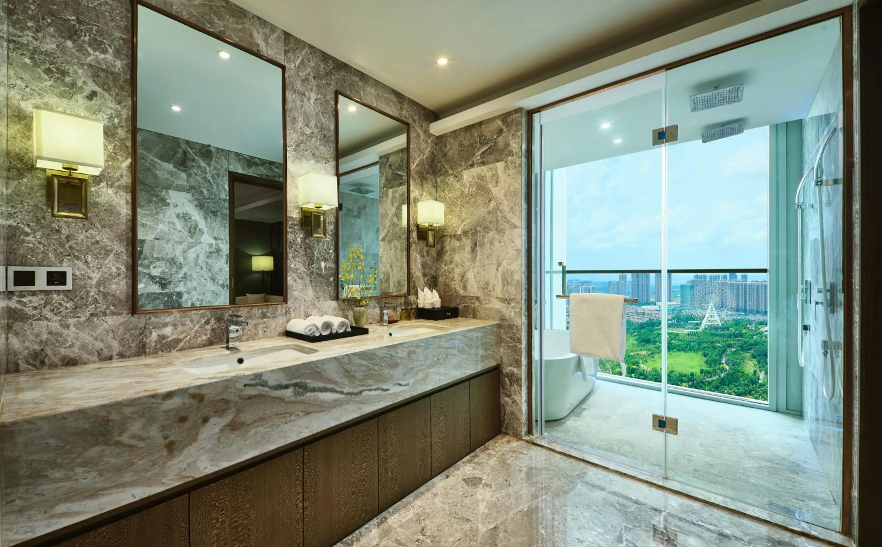 Photo of the whole room in Crowne Plaza Nanning City Center by IHG