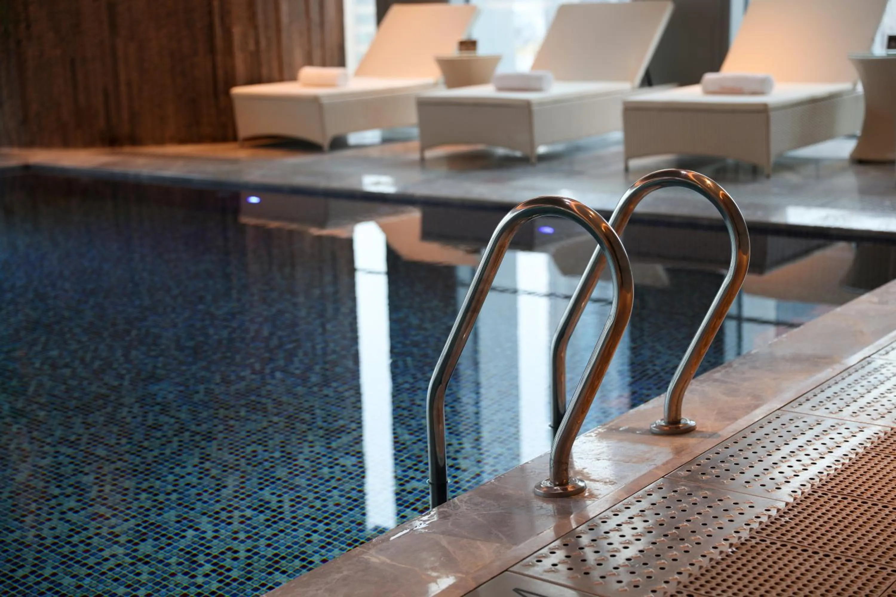 Swimming pool in Crowne Plaza Nanning City Center by IHG