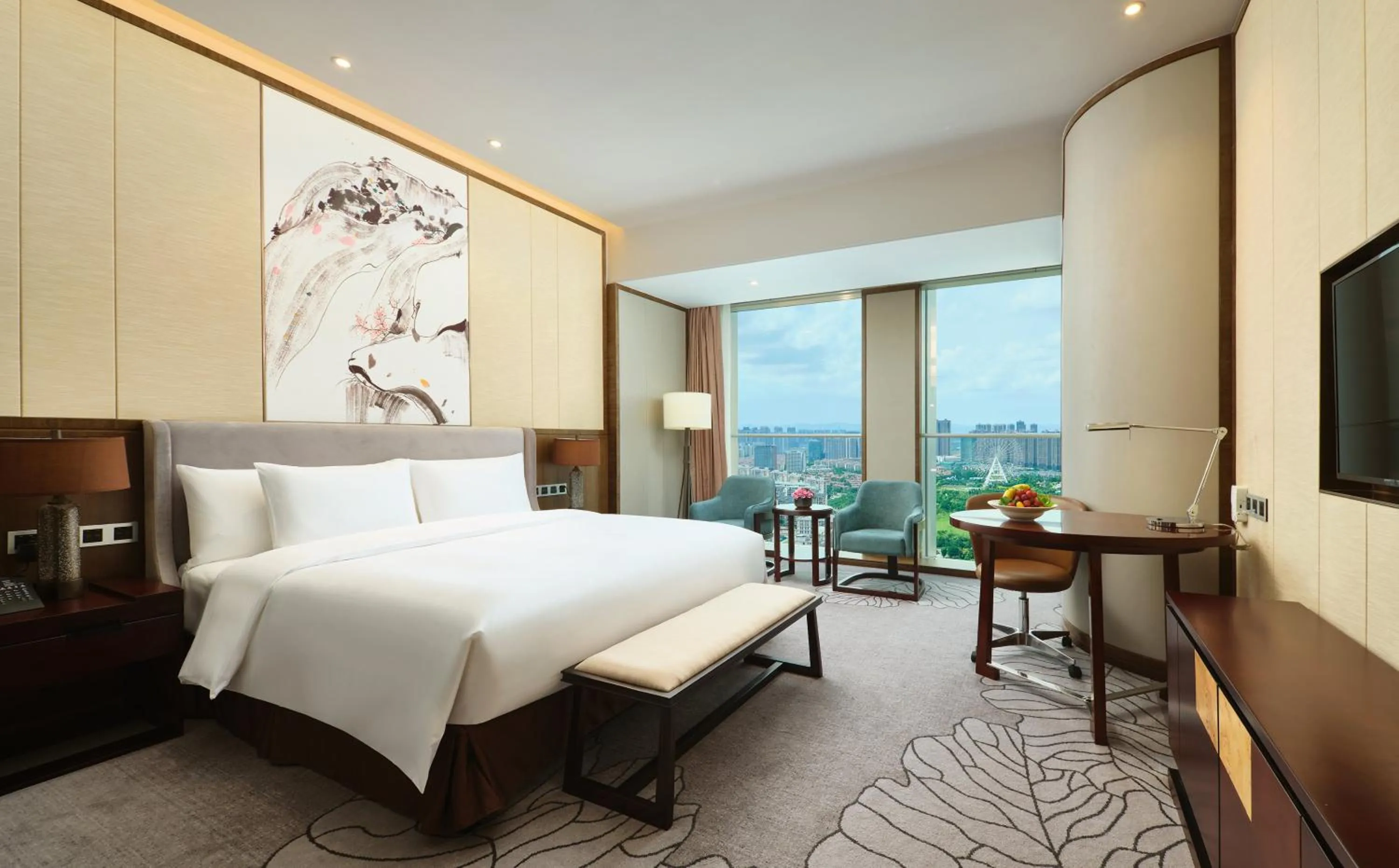 Photo of the whole room, Bed in Crowne Plaza Nanning City Center by IHG