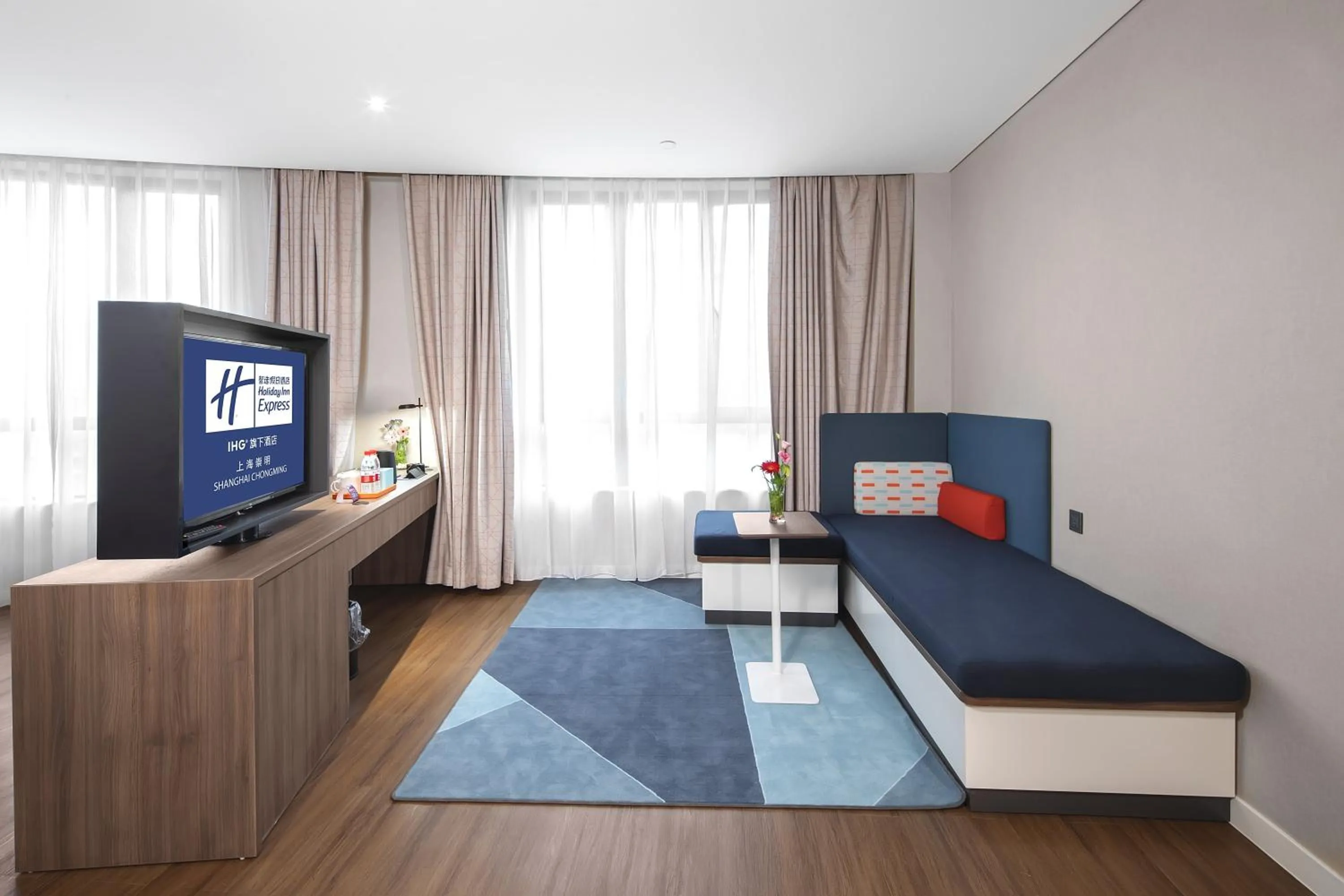 Photo of the whole room, Bed in Holiday Inn Express Shanghai Chongming by IHG