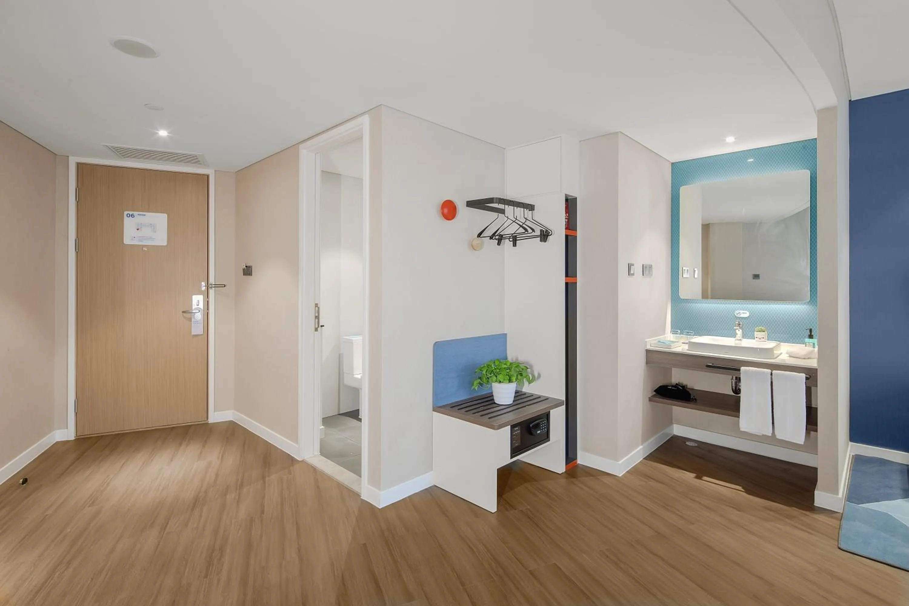 Photo of the whole room in Holiday Inn Express Shanghai Chongming by IHG