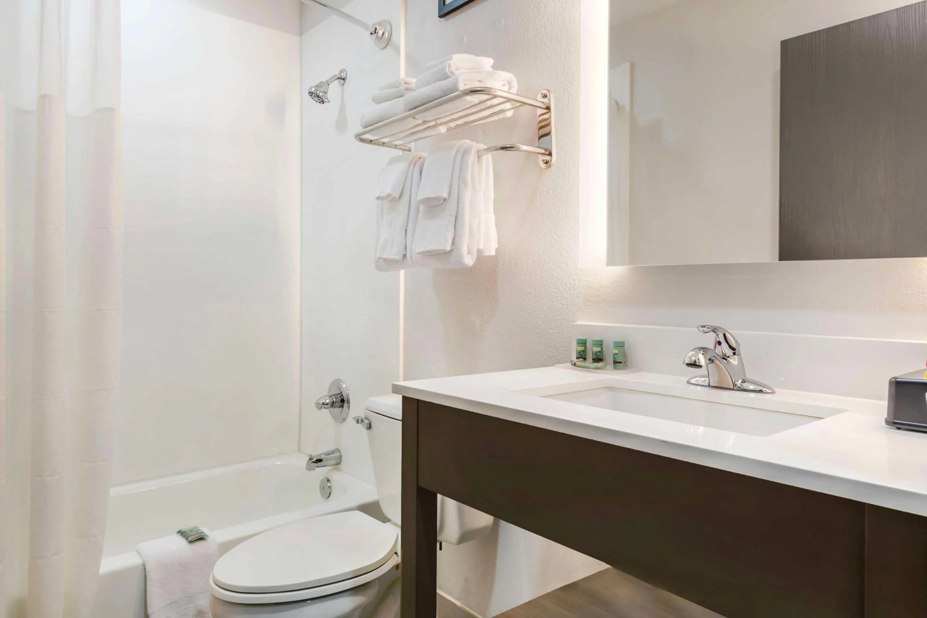 Bathroom in Best Western North Side Inn