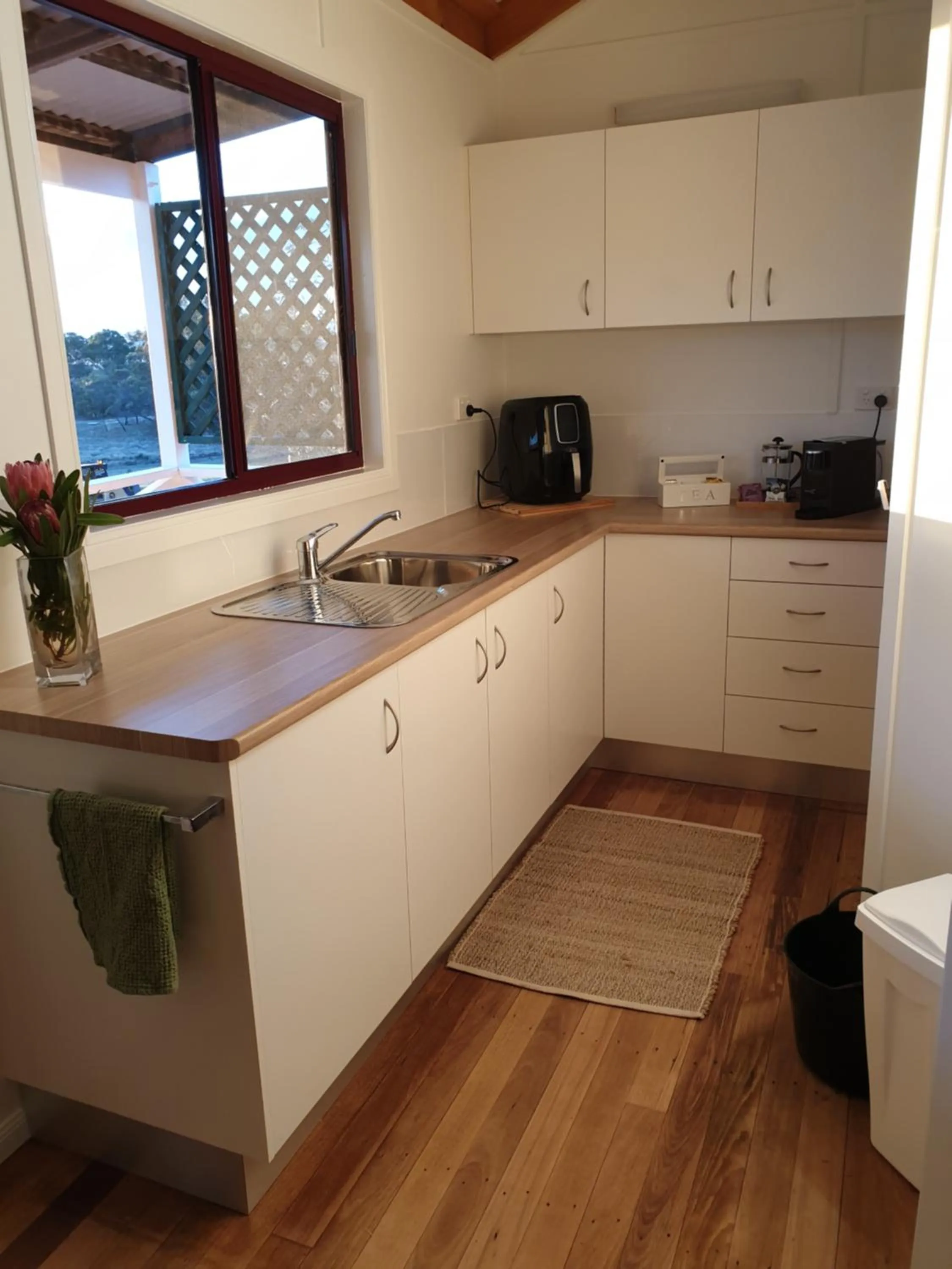 Kitchen or kitchenette in R & R On The Ravine
