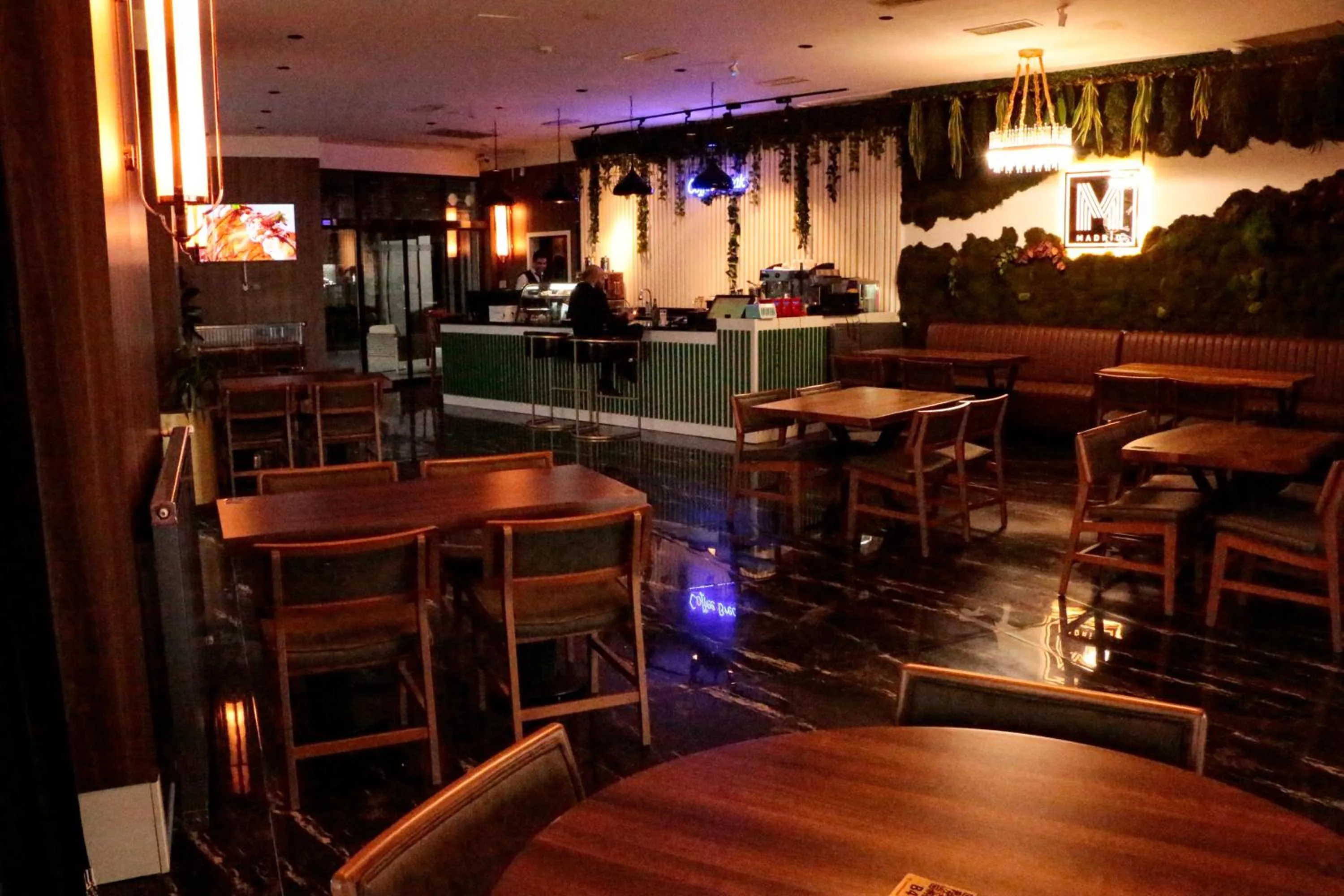 Restaurant/places to eat in B&C HOTEL