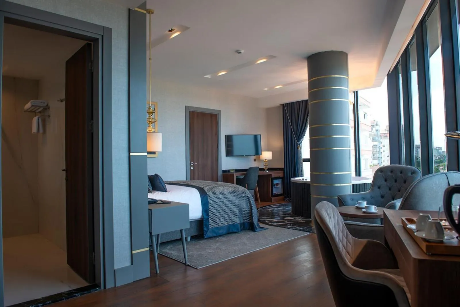 Living room, Bed in B&C HOTEL