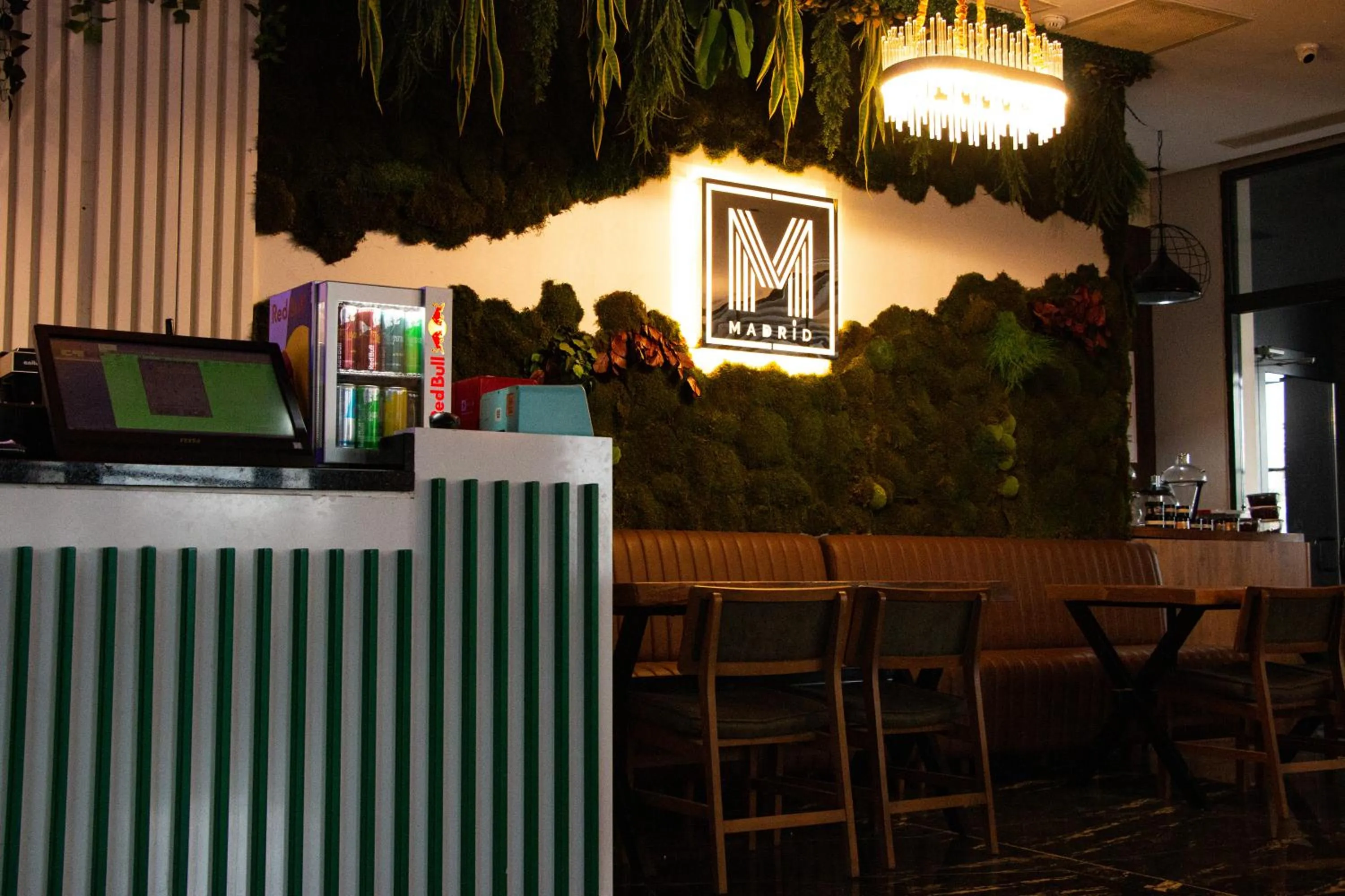 Restaurant/places to eat in B&C HOTEL