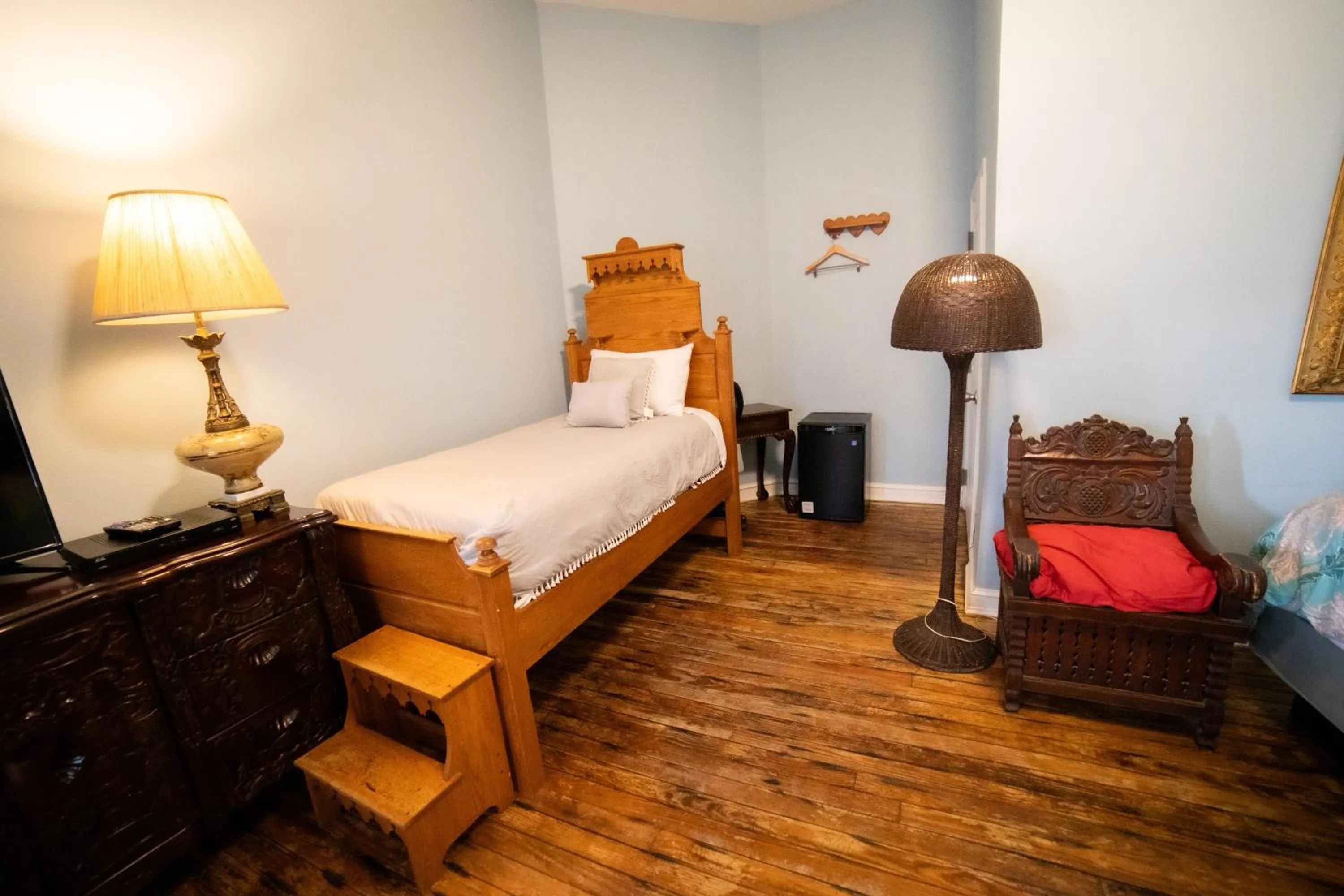 Bed in Oak Tree Hotel