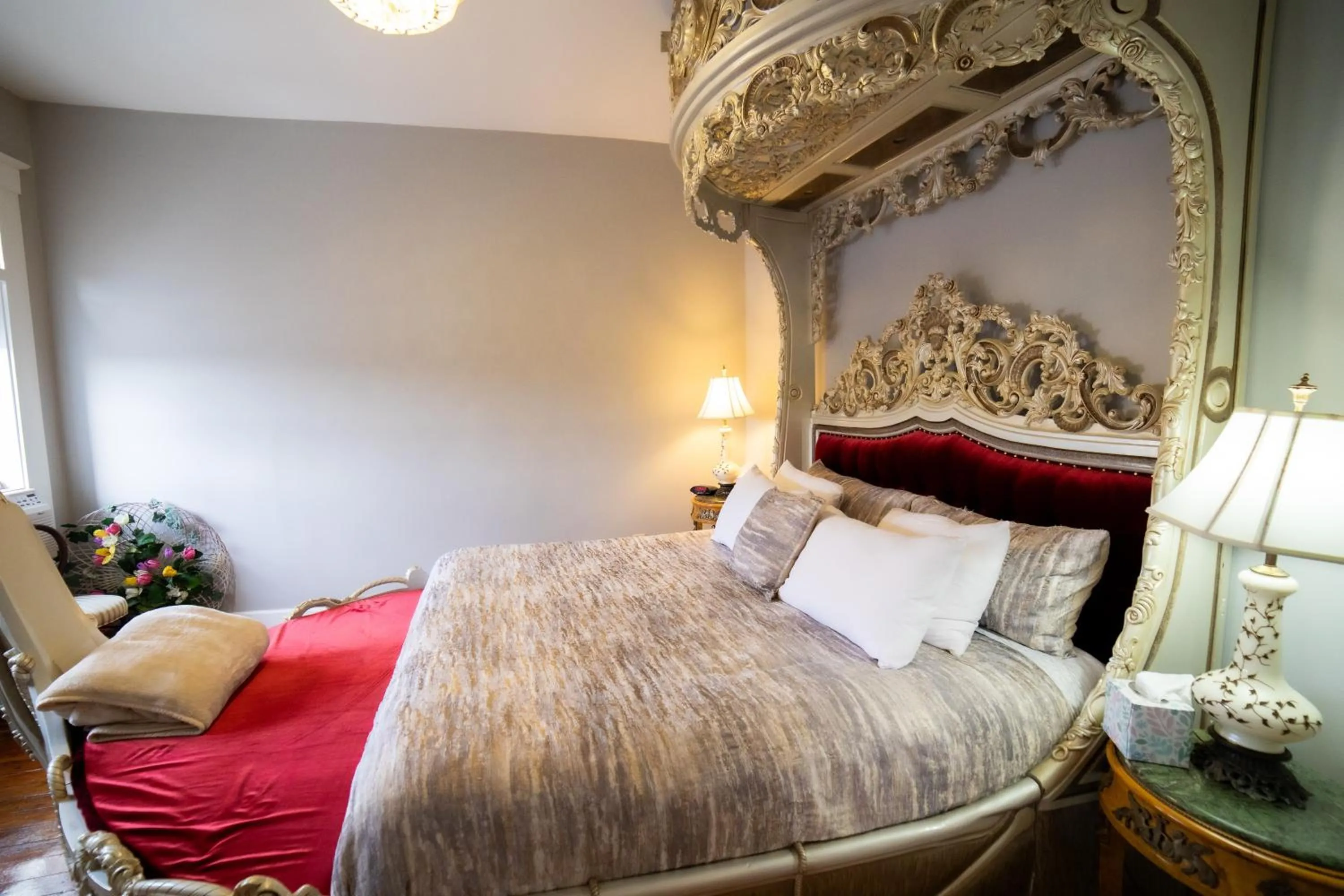 Bed in Oak Tree Hotel