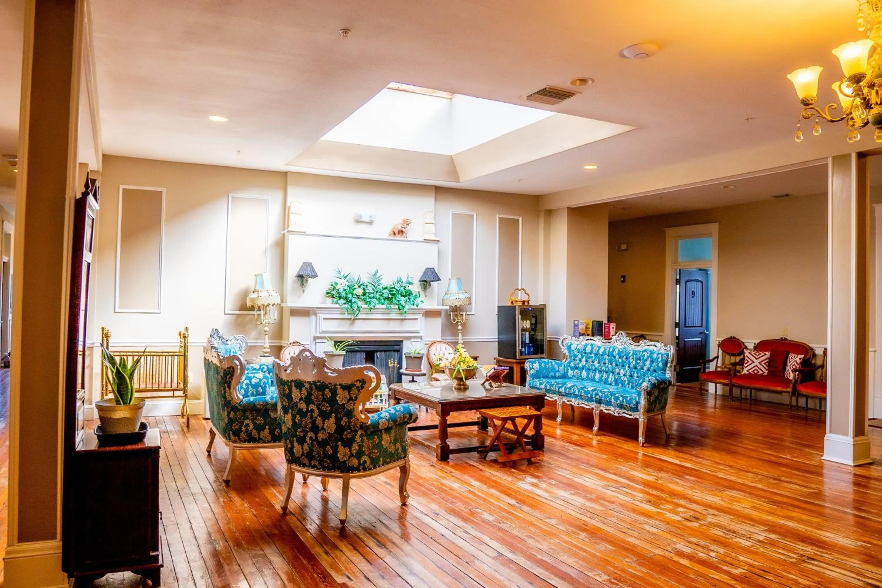 Seating area in Oak Tree Hotel