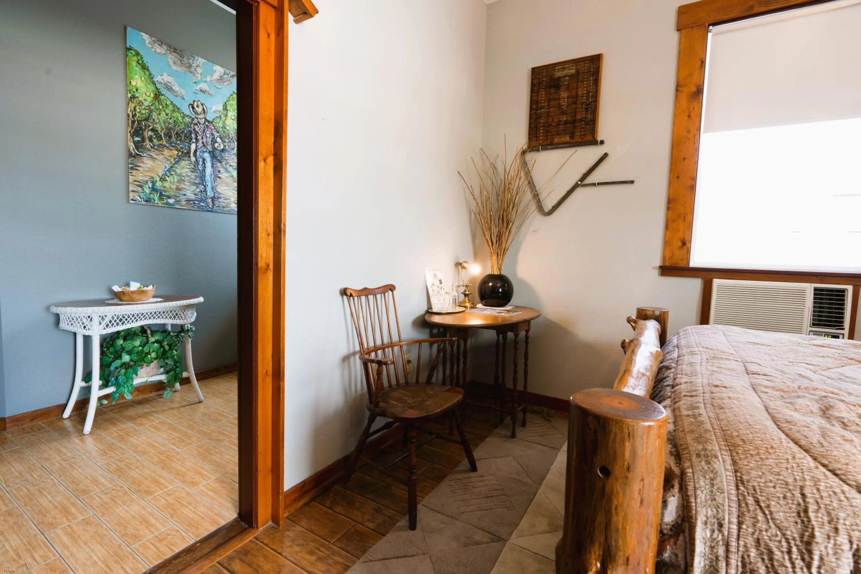 Bedroom, Bed in Oak Tree Hotel