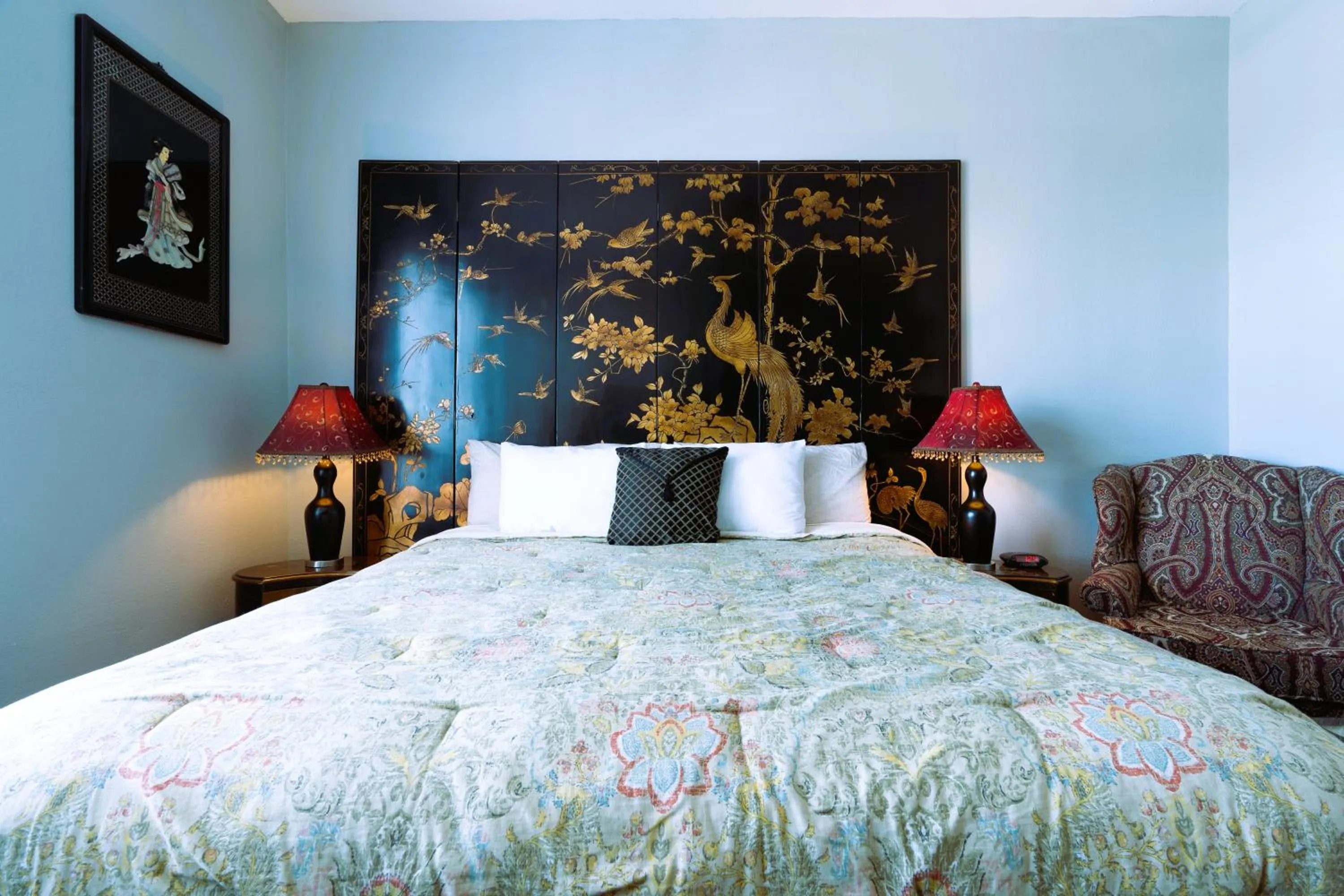 Bedroom, Bed in Oak Tree Hotel