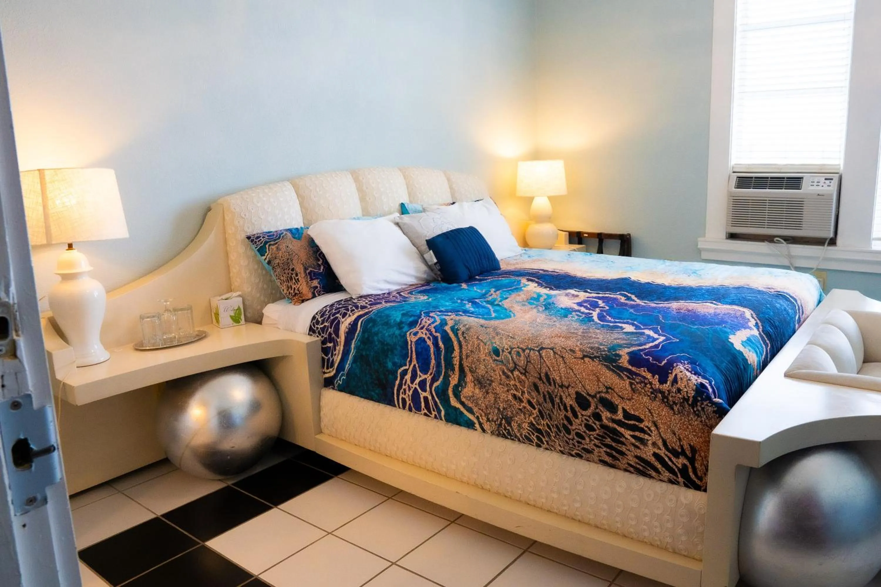 Bed in Oak Tree Hotel