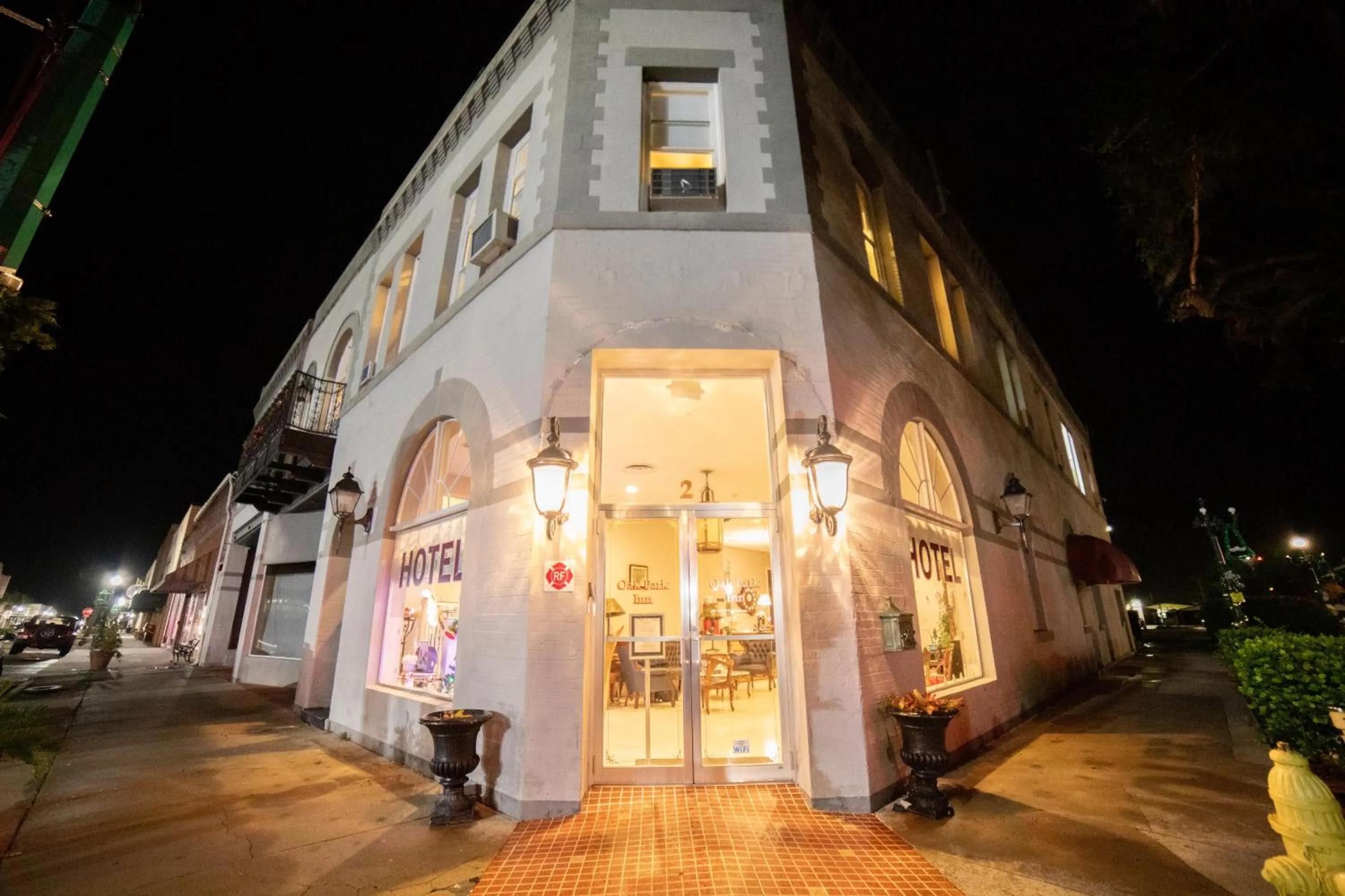 Property building in Oak Tree Hotel