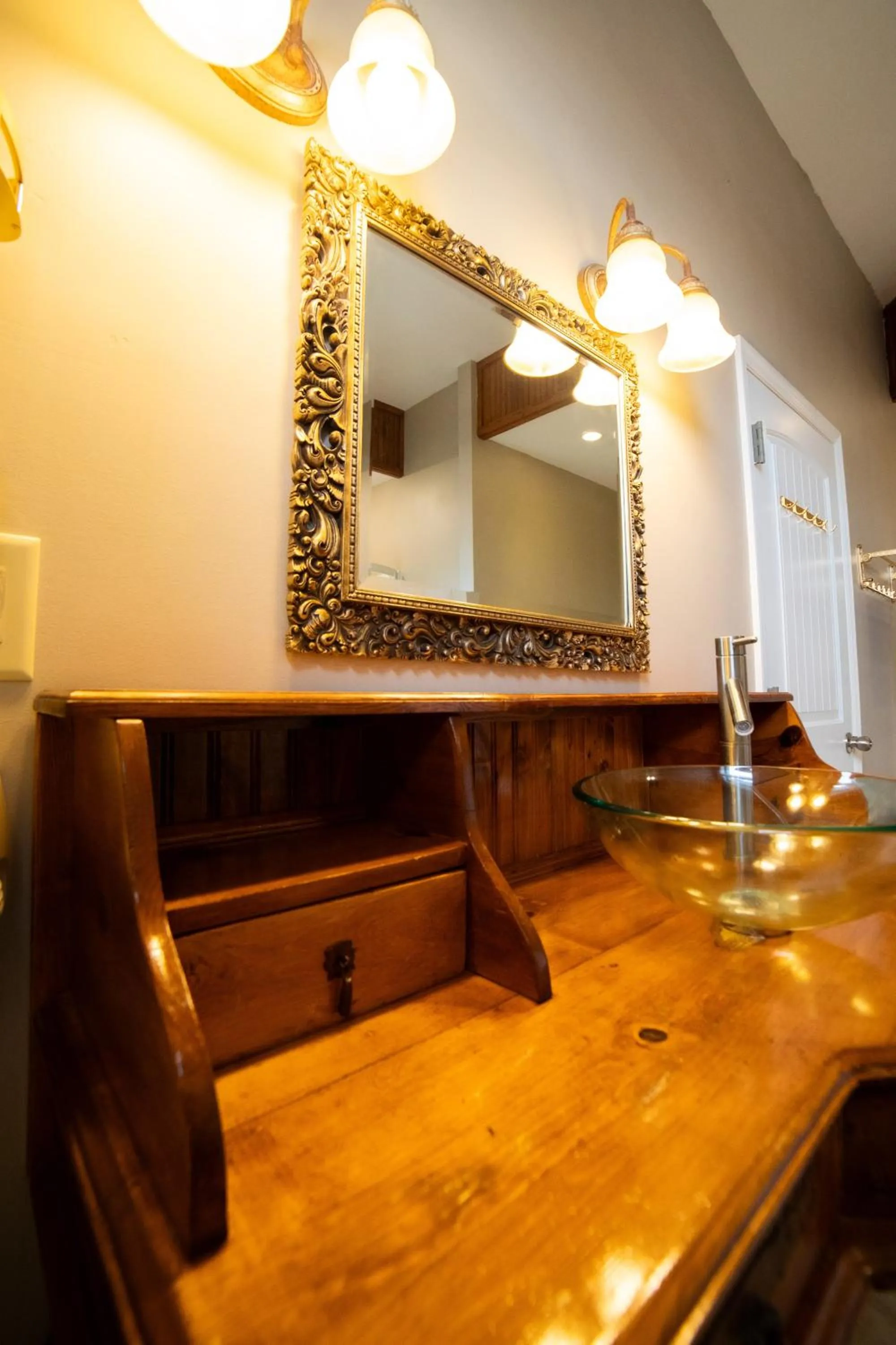 Bathroom in Oak Tree Hotel