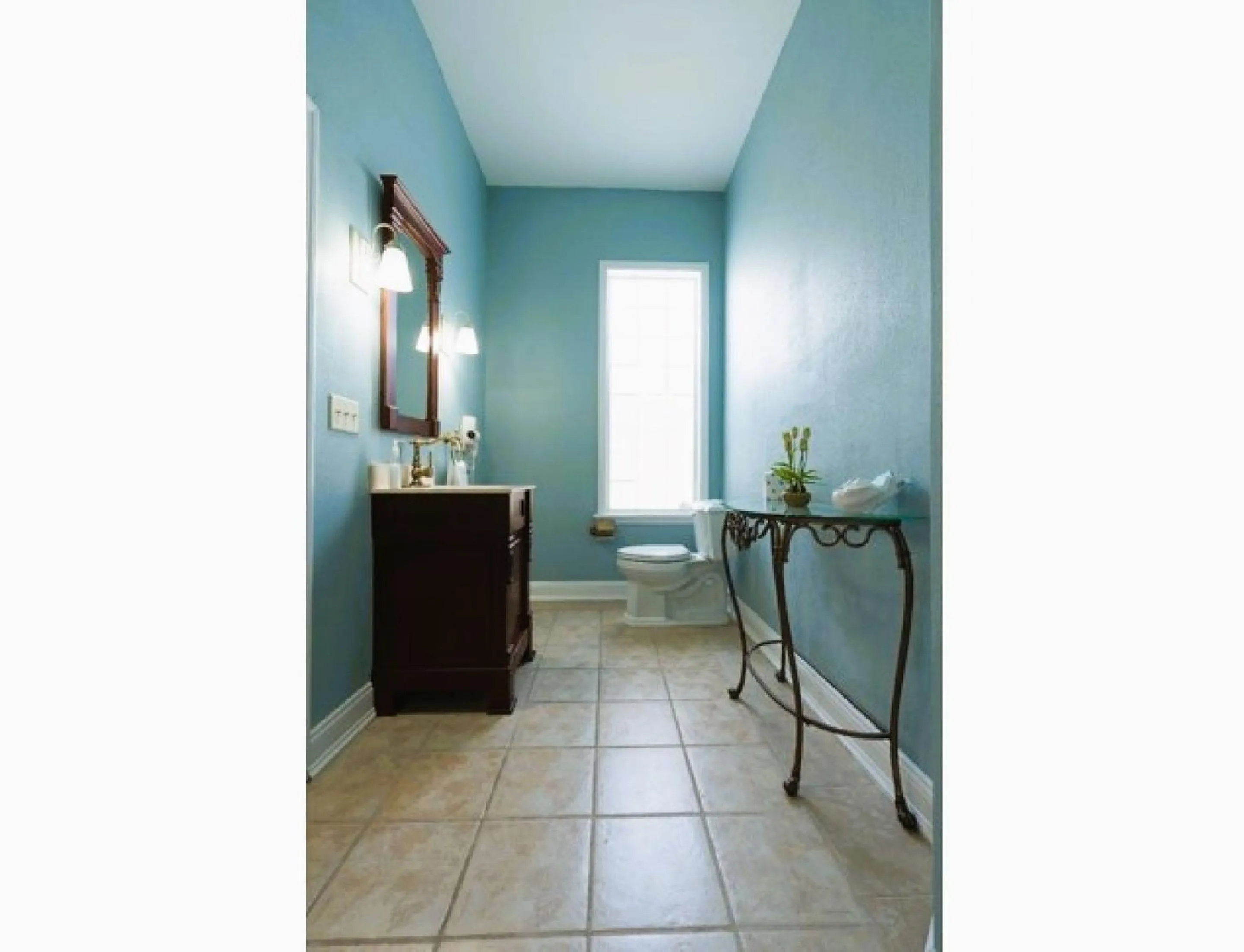 Bathroom in Oak Tree Hotel