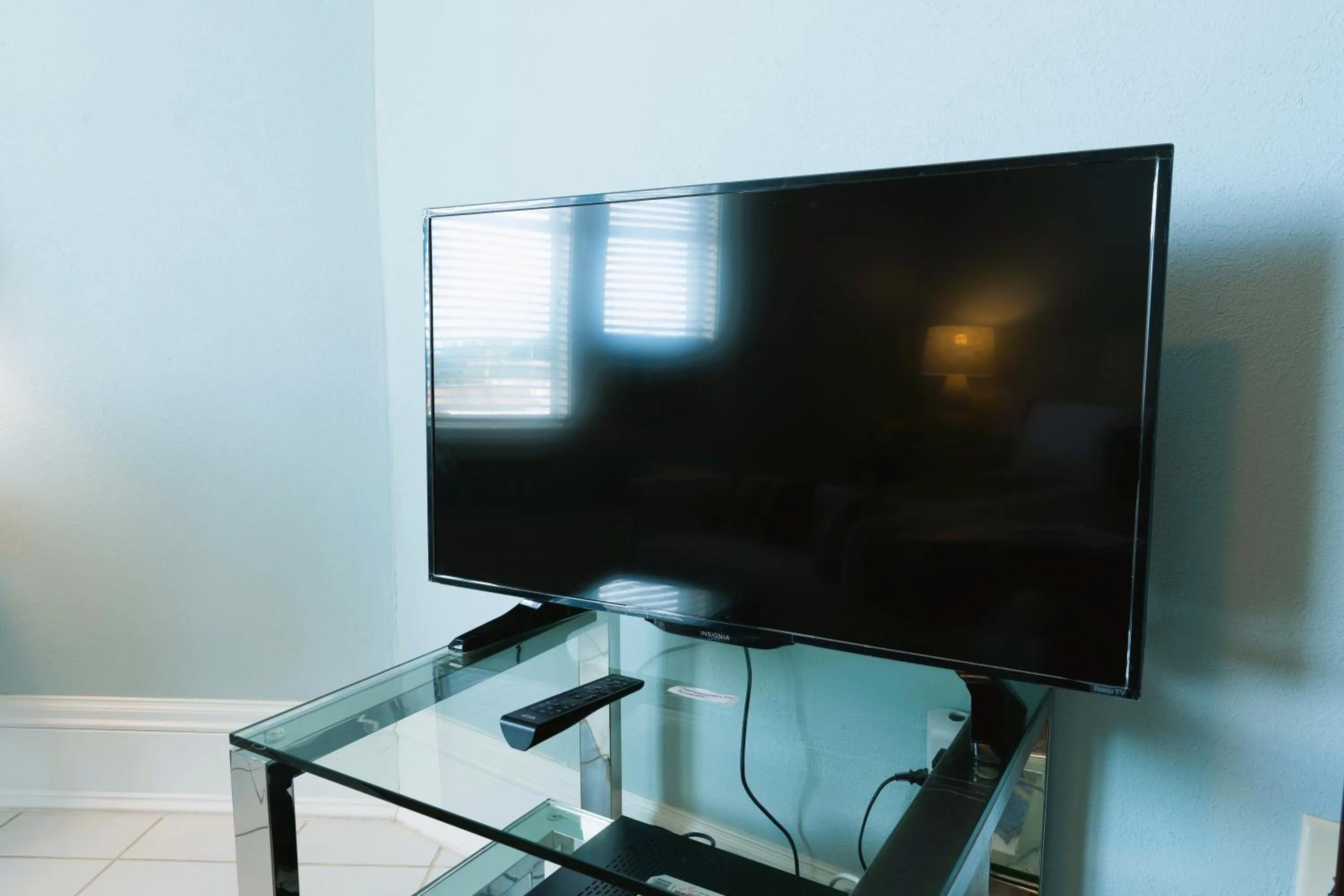 TV and multimedia in Oak Tree Hotel