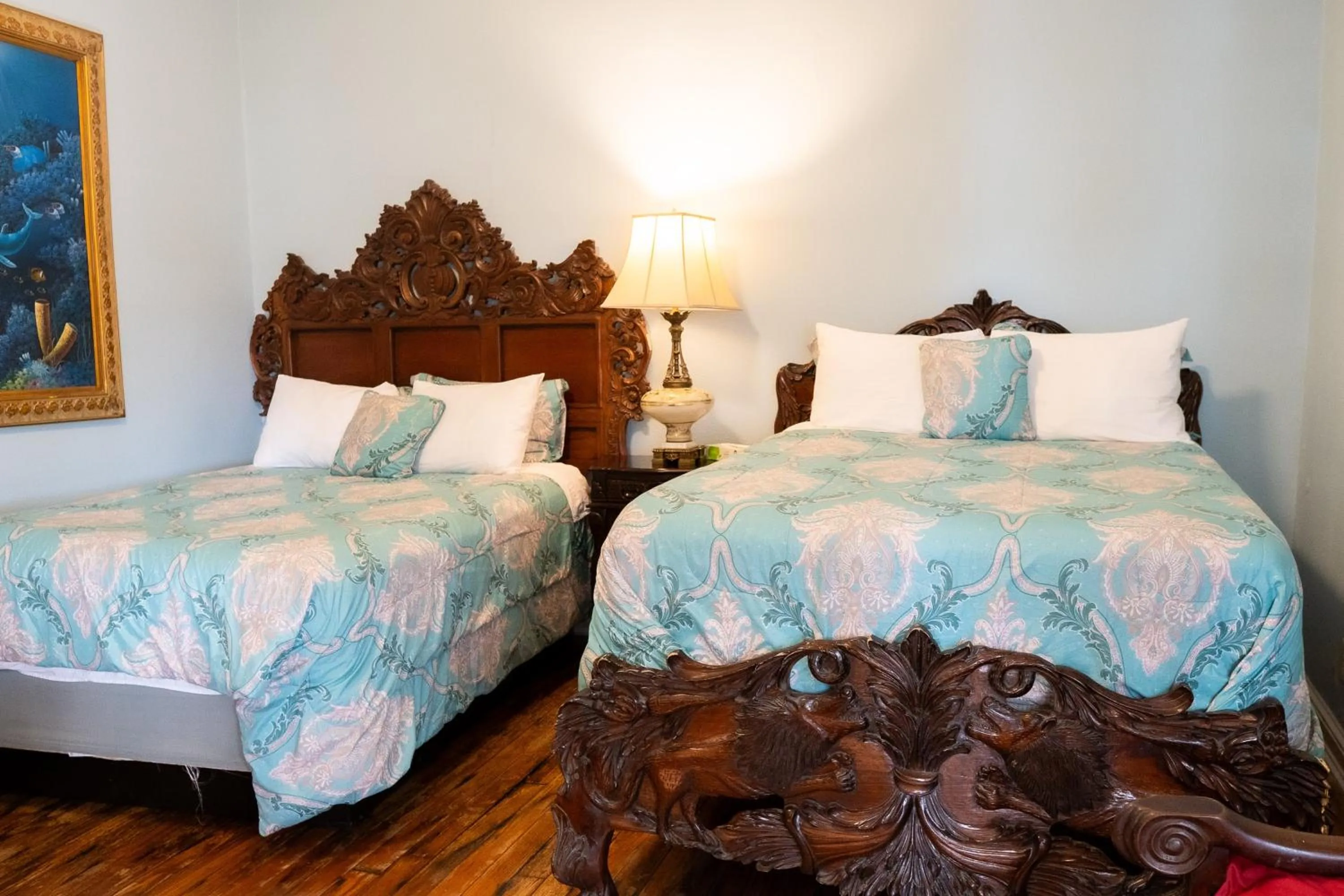 Bed in Oak Tree Hotel