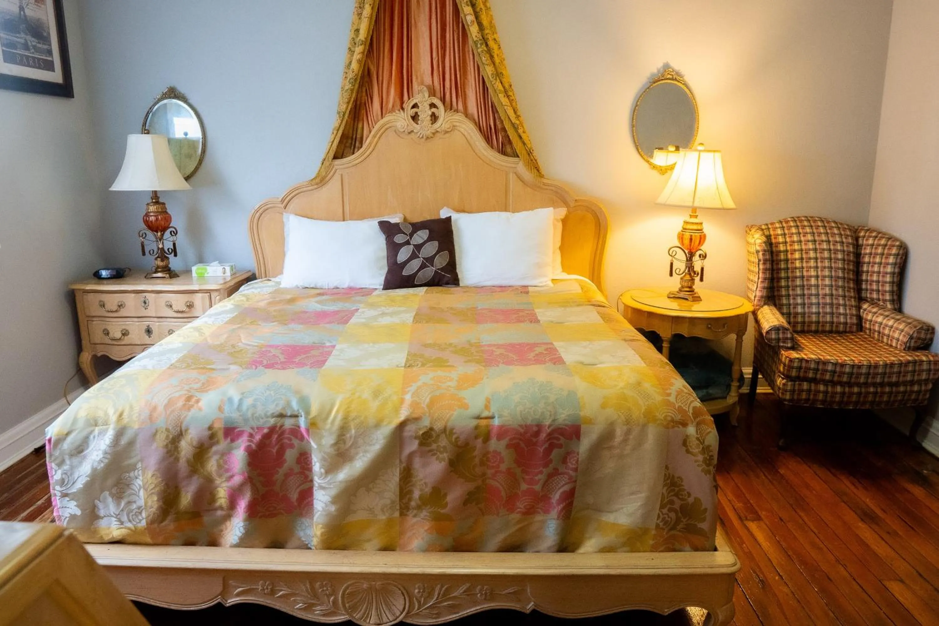 Photo of the whole room, Bed in Oak Tree Hotel