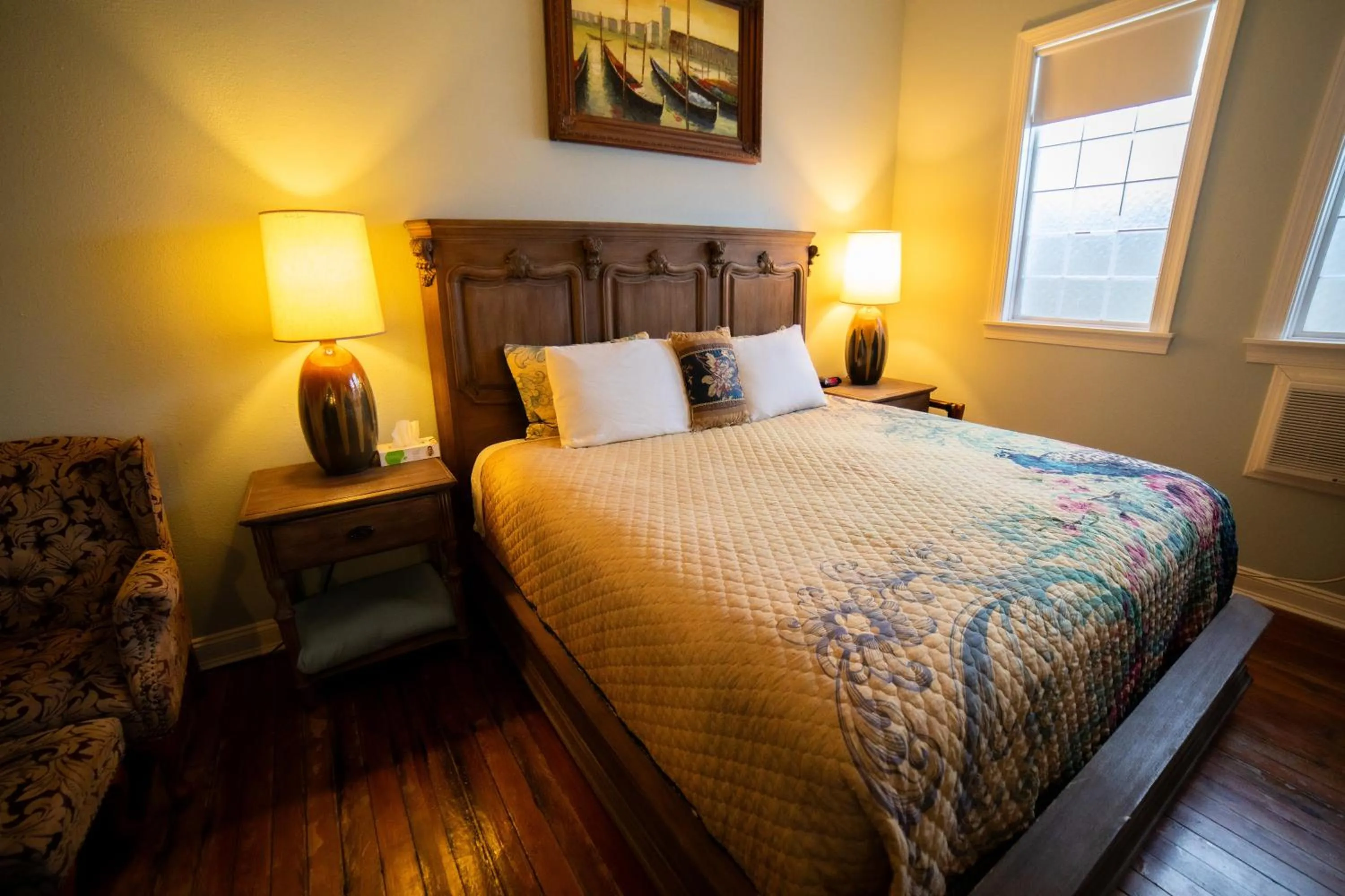 Bed in Oak Tree Hotel