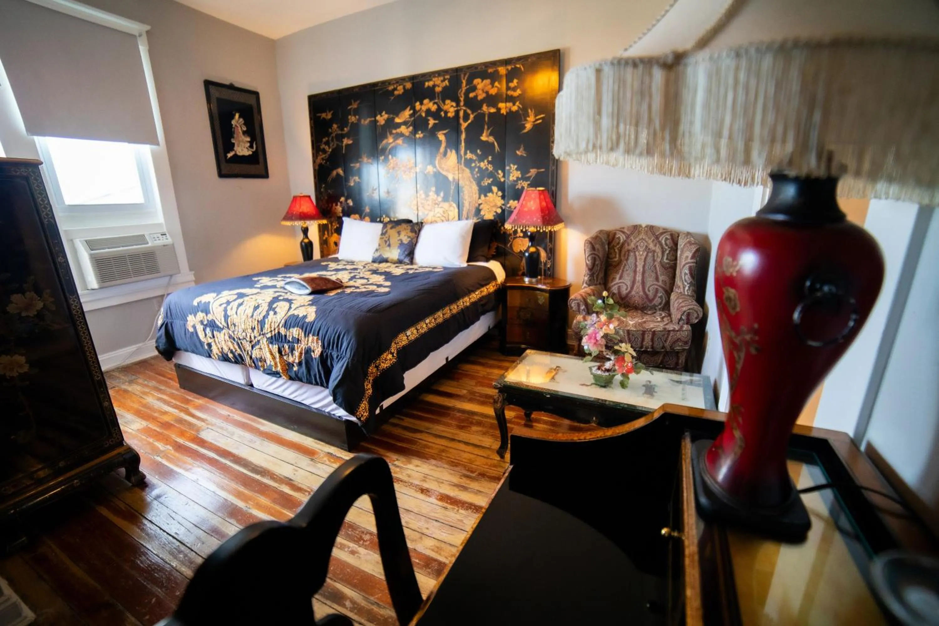 Bed in Oak Tree Hotel