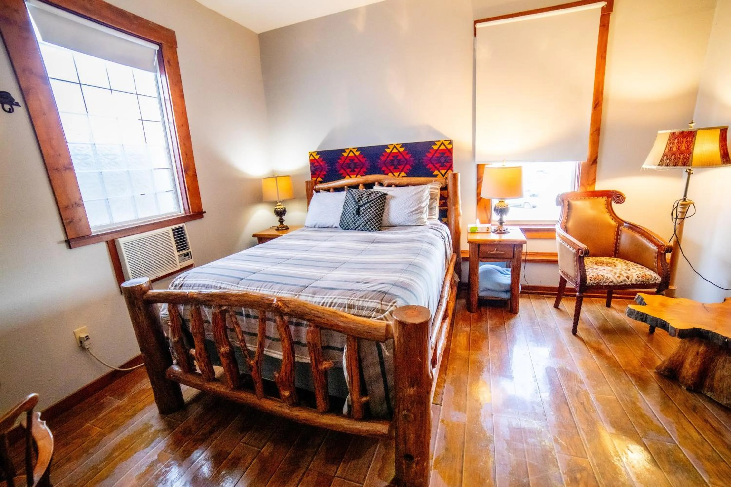 Photo of the whole room, Bed in Oak Tree Hotel