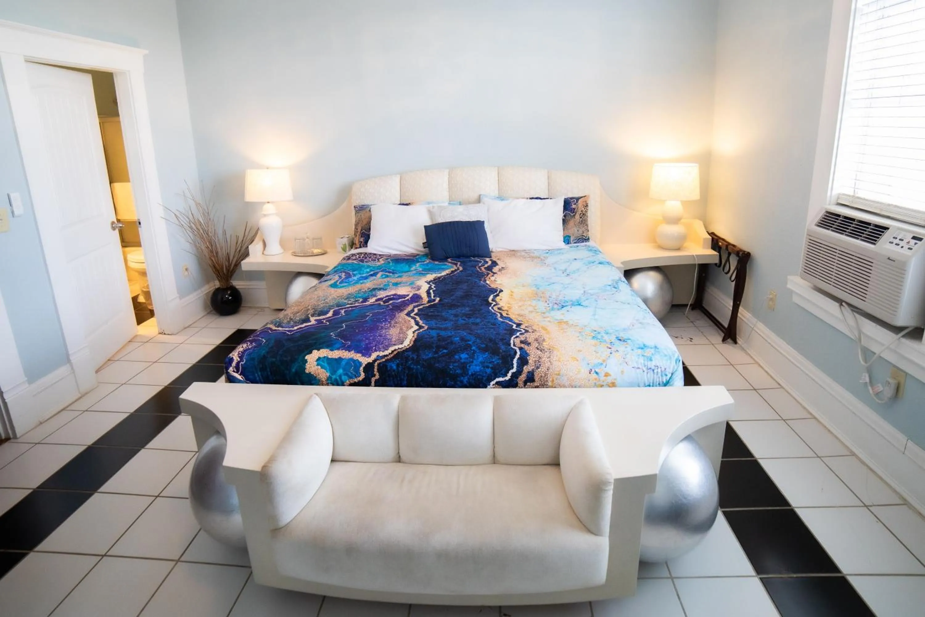 Bed in Oak Tree Hotel