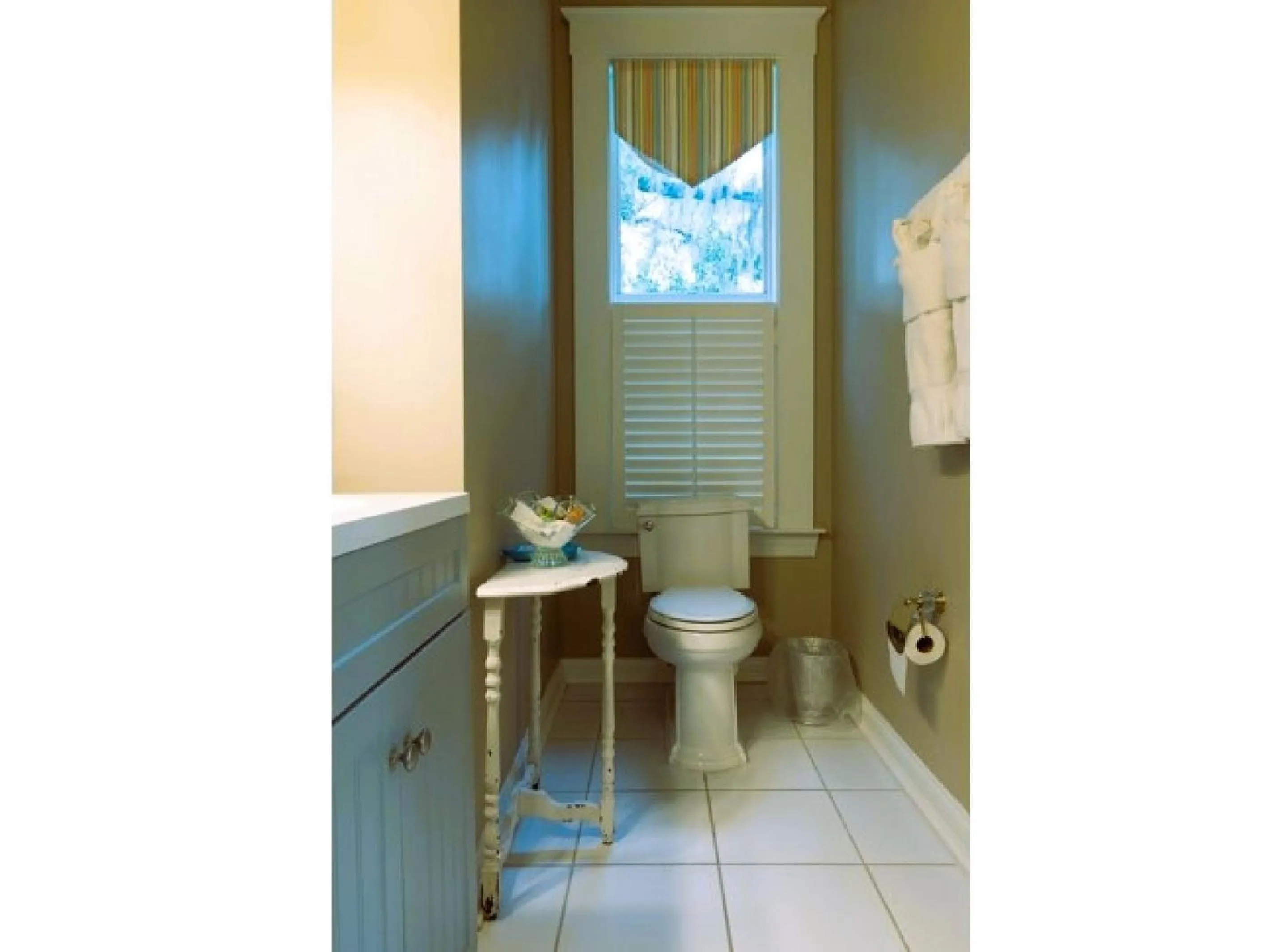 Bathroom in Oak Tree Hotel