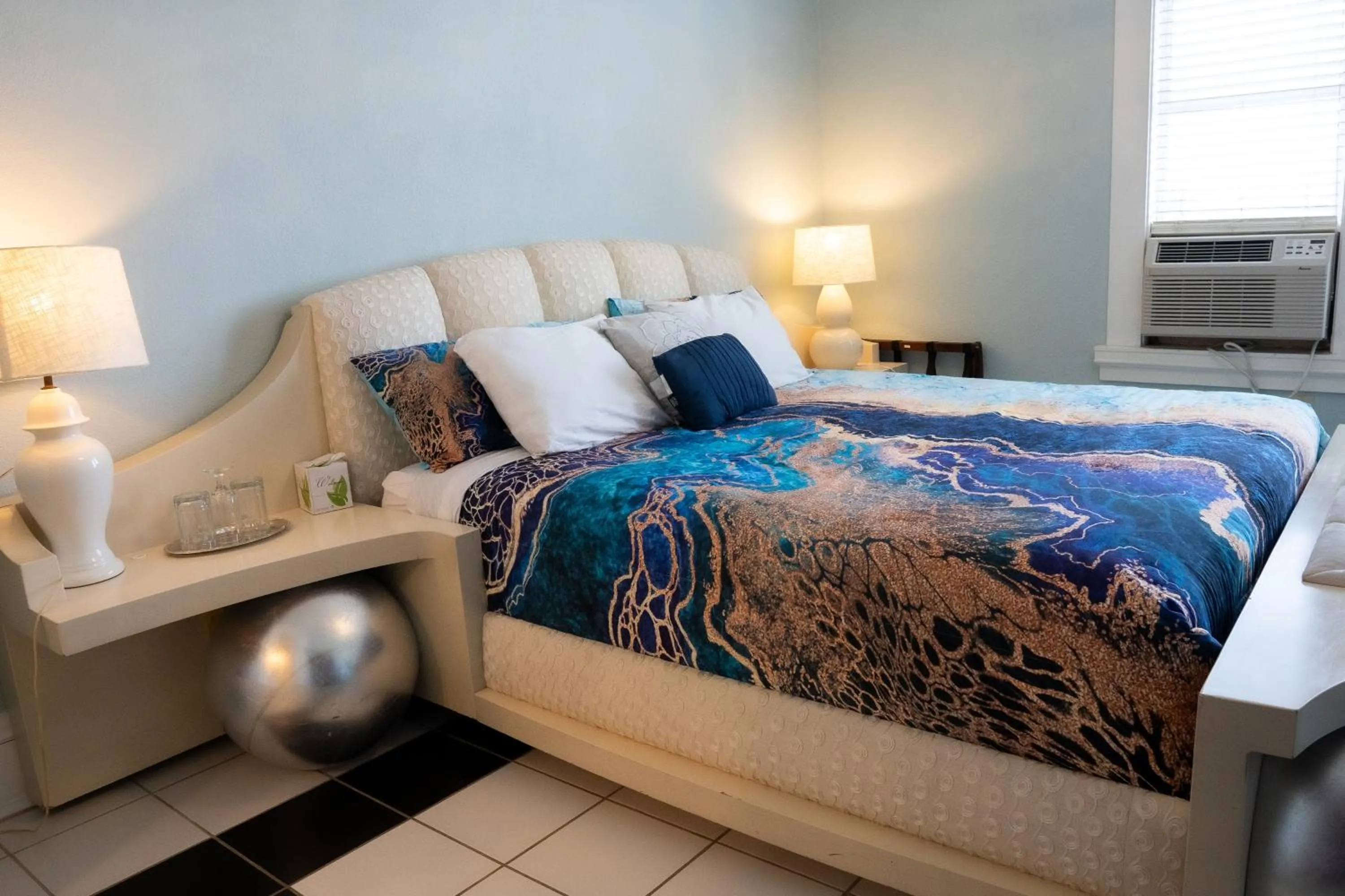 Bed in Oak Tree Hotel