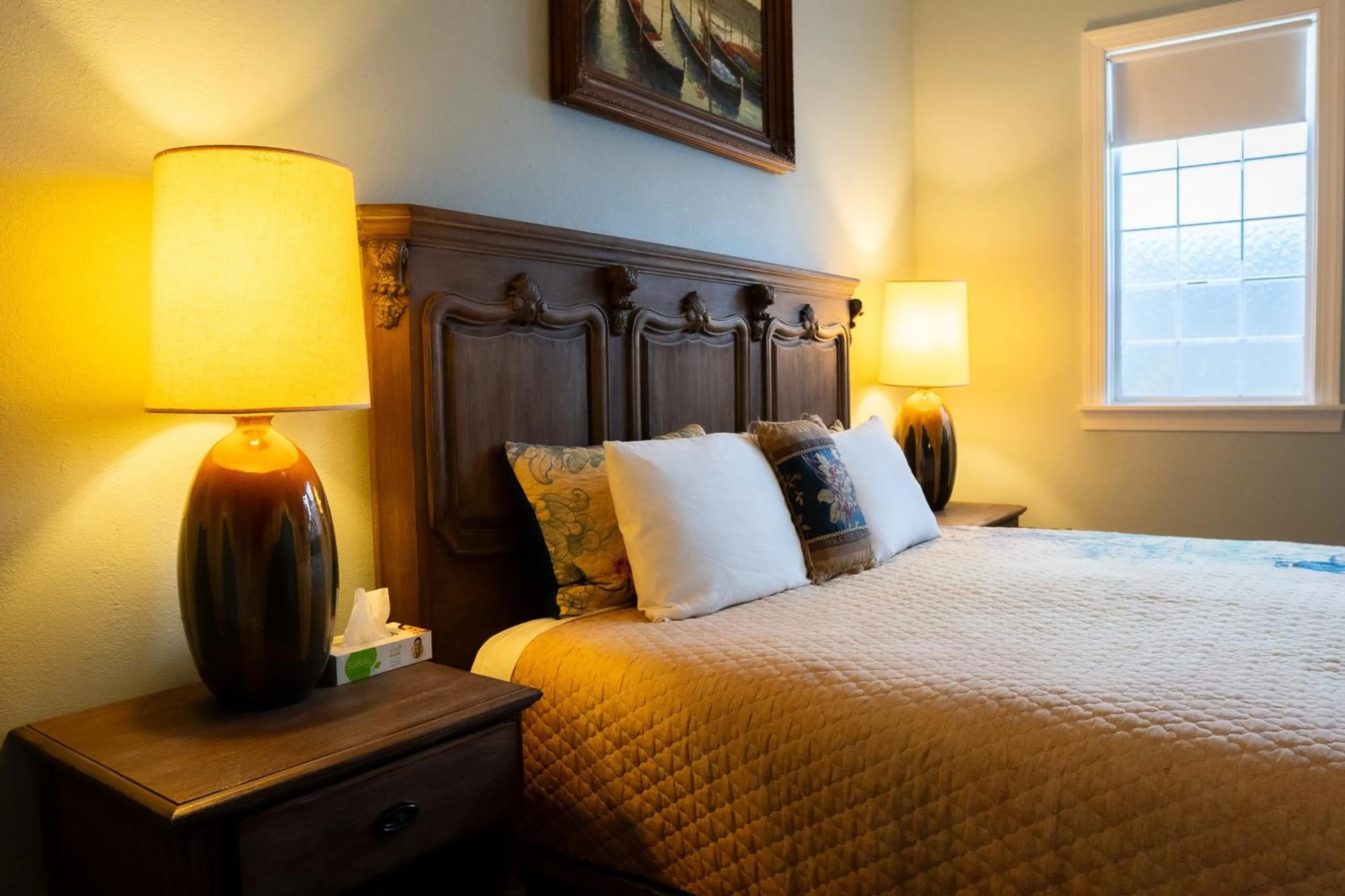 Photo of the whole room, Bed in Oak Tree Hotel