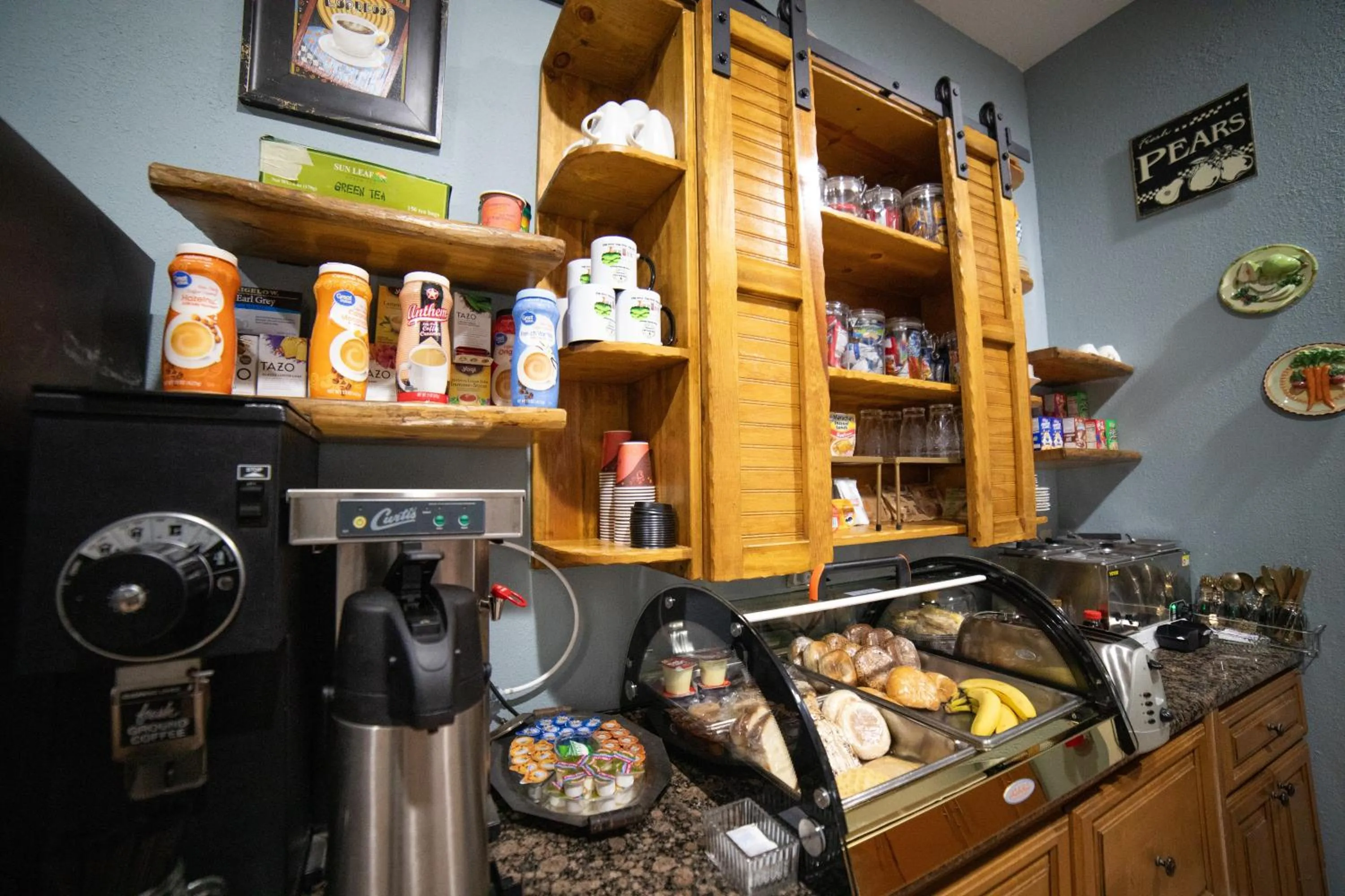 Breakfast in Oak Tree Hotel